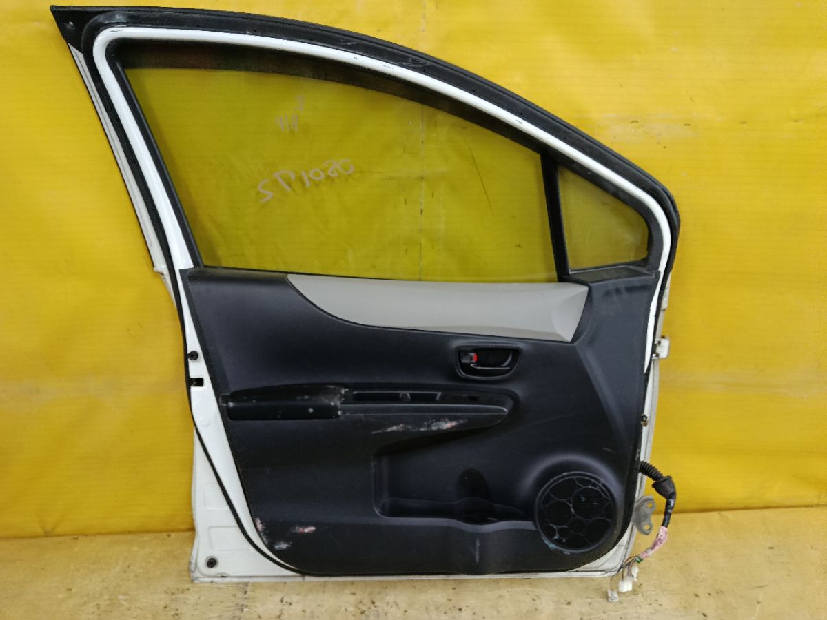 Дверь боковая на Toyota Vitz KSP130 Фото 5