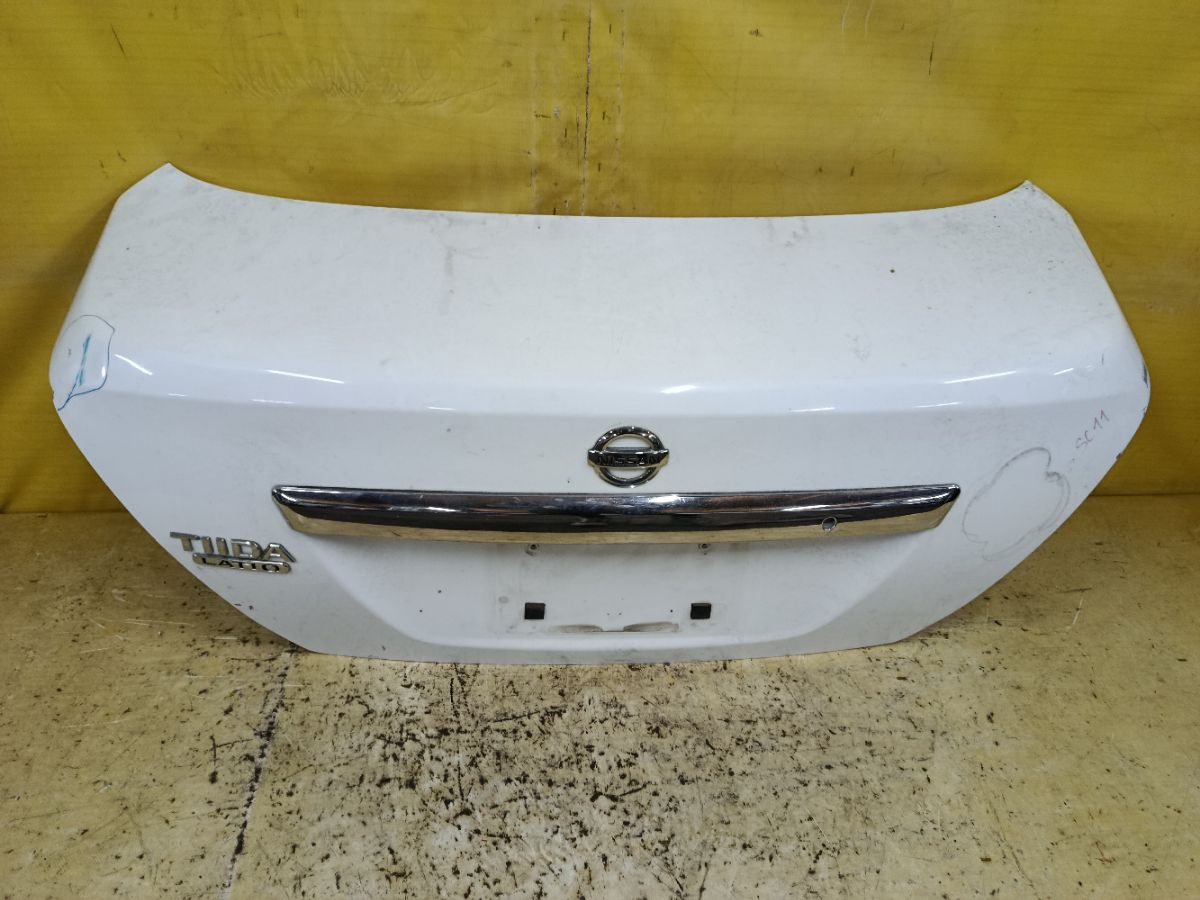 Крышка багажника на Nissan Tiida Latio SC11 Фото 1