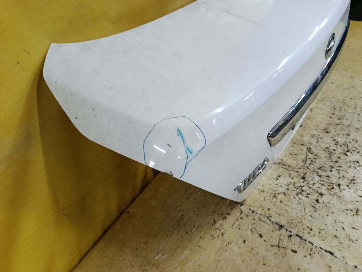 Крышка багажника на Nissan Tiida Latio SC11 Фото 2