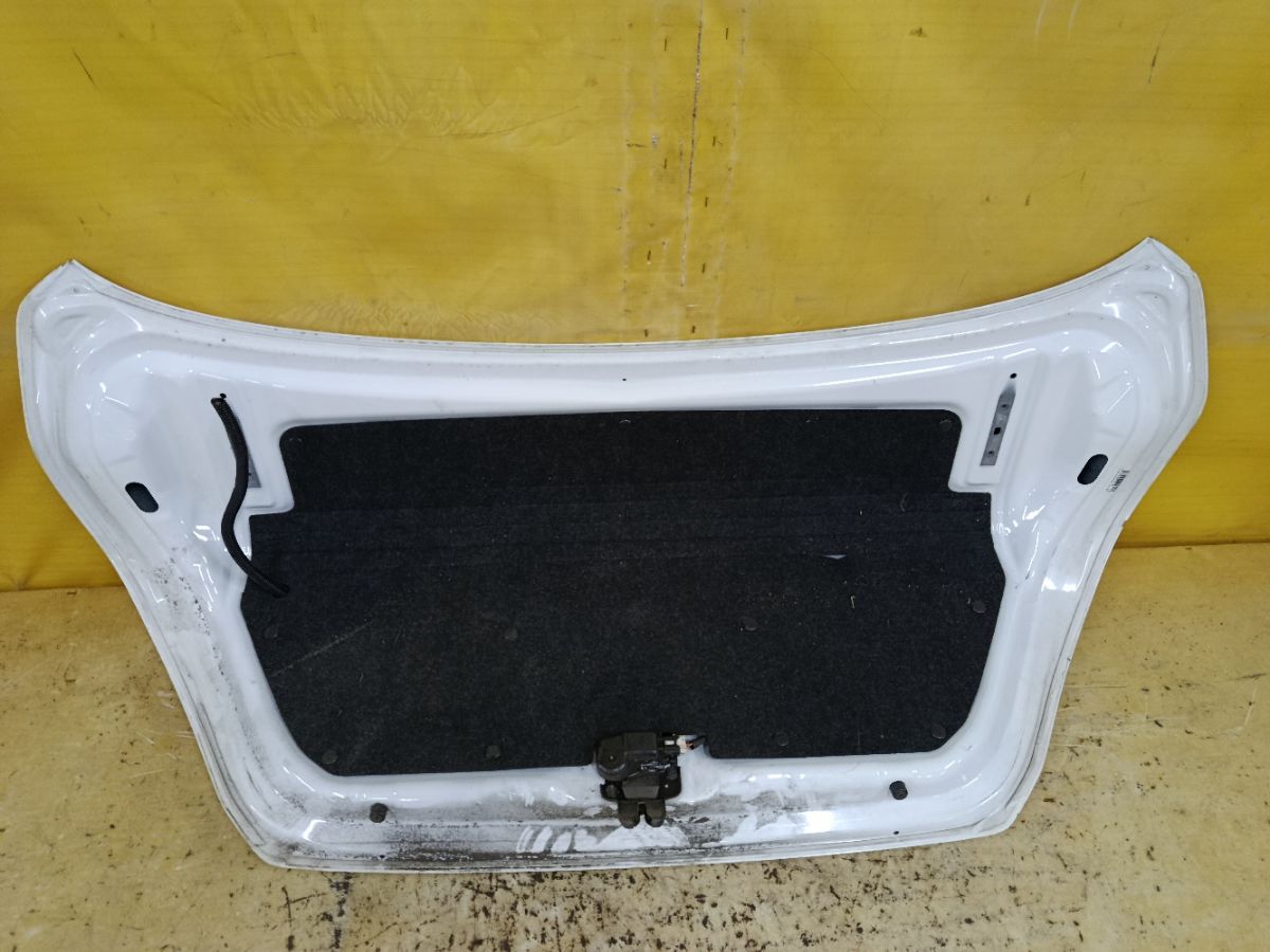 Крышка багажника на Nissan Tiida Latio SC11 Фото 7