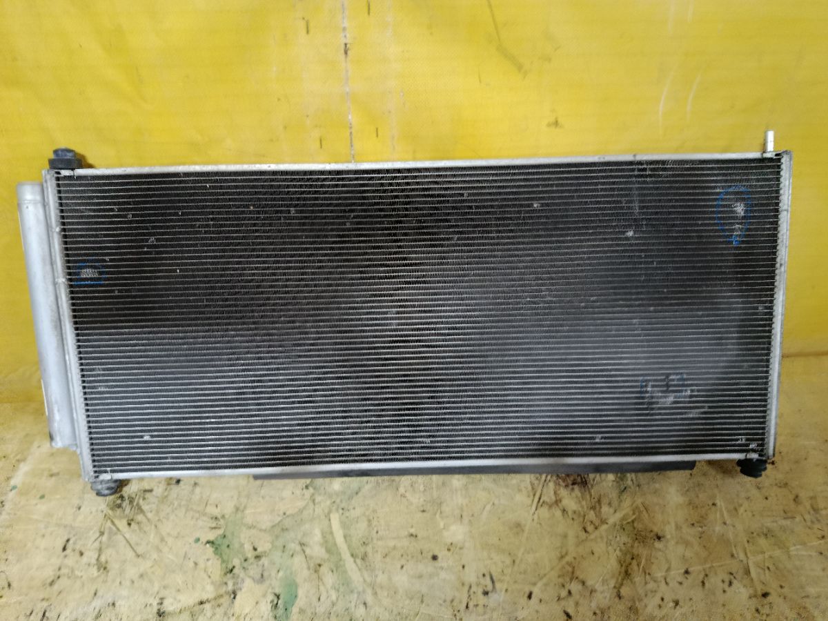 Радиатор кондиционера на Honda Fit Hybrid GP1 LDA Фото 1