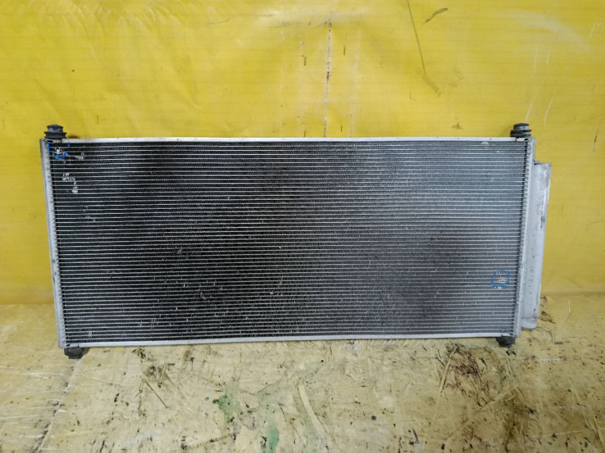 Радиатор кондиционера на Honda Fit Shuttle GP2 LDA Фото 1