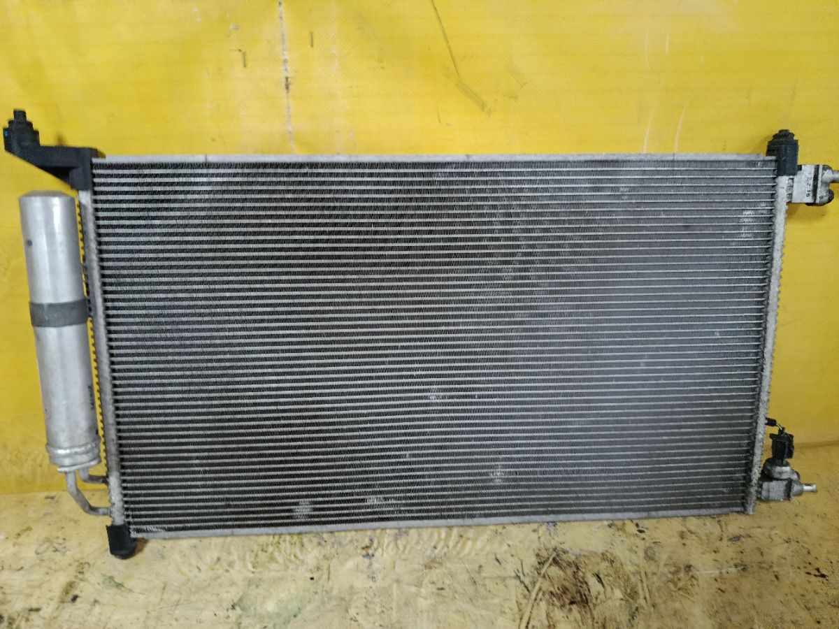Радиатор кондиционера на Nissan Cube Z12 HR15DE Фото 1