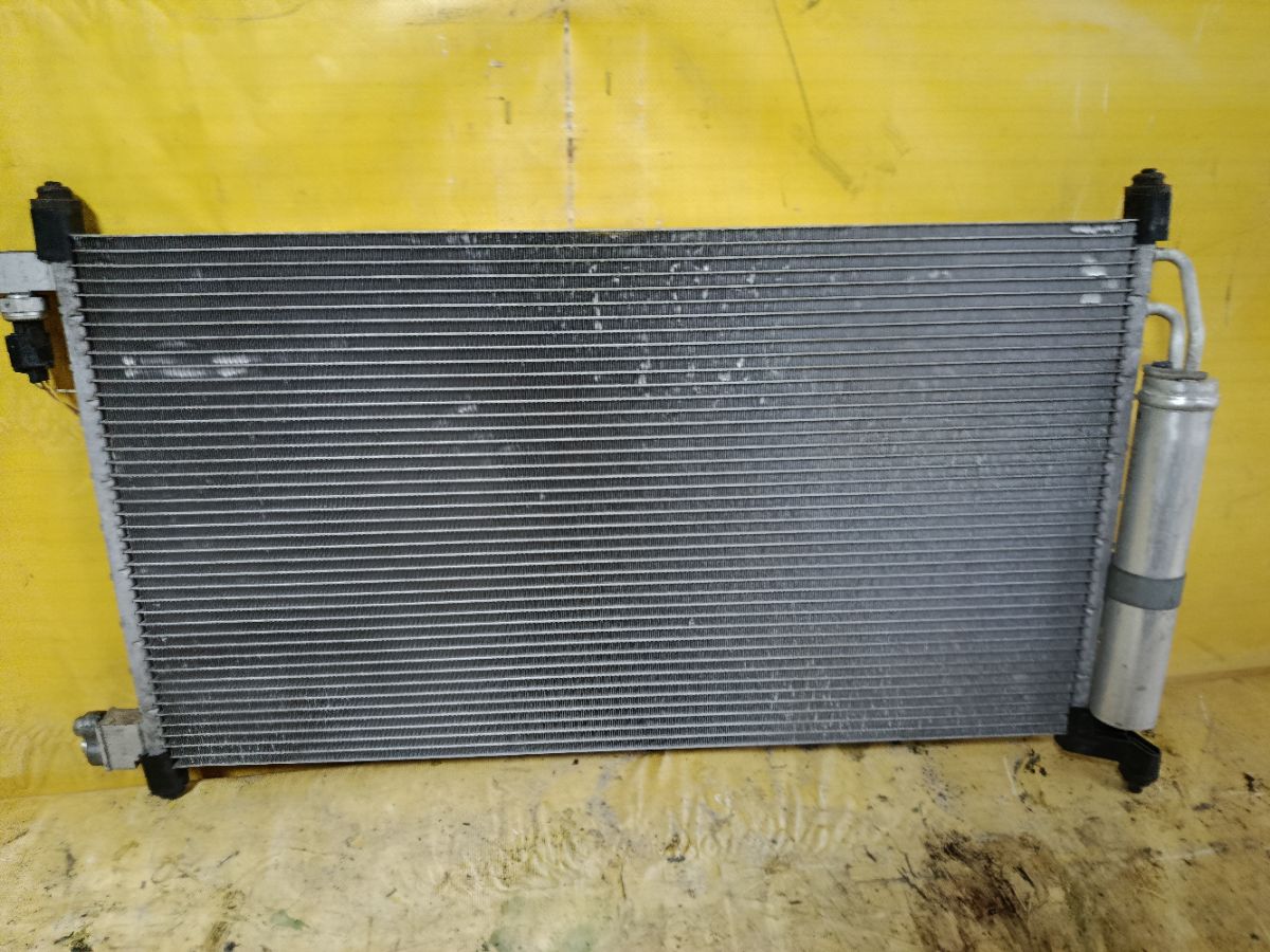 Радиатор кондиционера на Nissan March AK12 CR12DE Фото 2