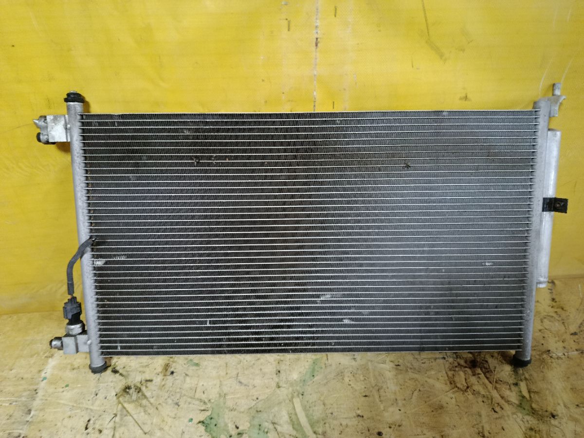 Радиатор кондиционера на Nissan Cube Z12 HR15DE Фото 3