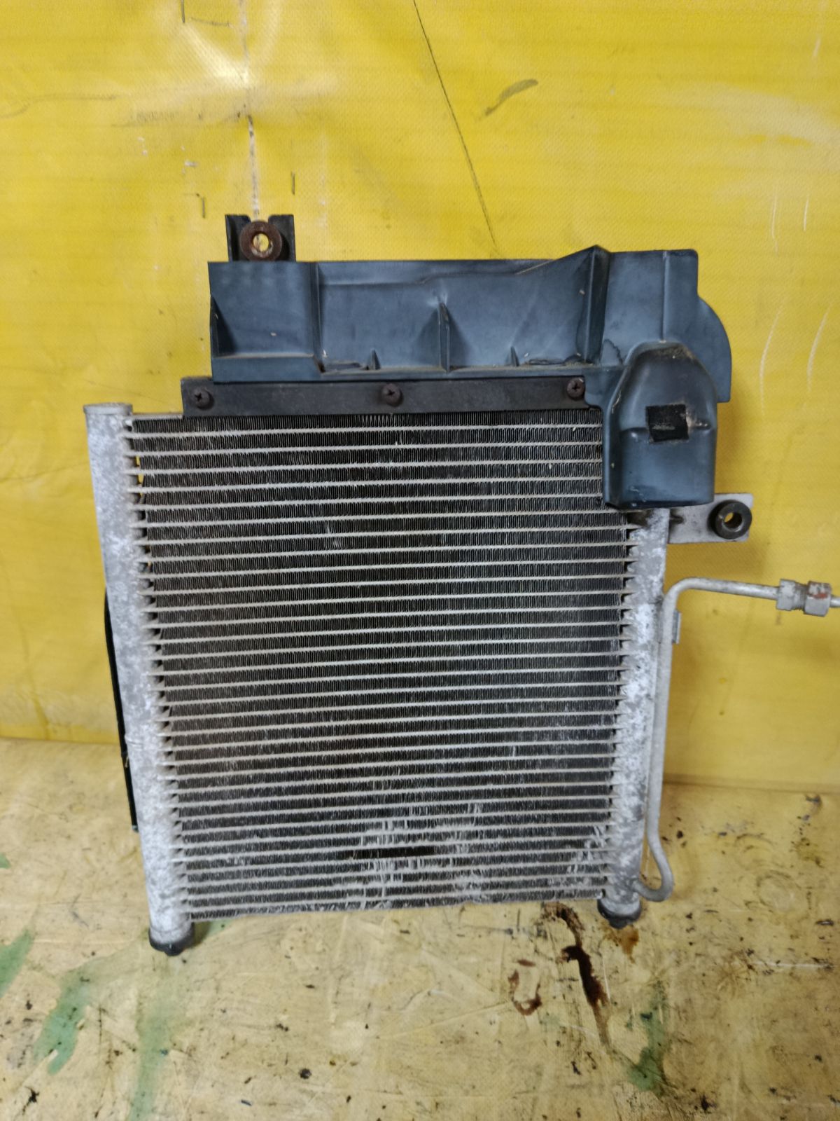 Радиатор кондиционера на Mazda Demio DW3W B3 Фото 1