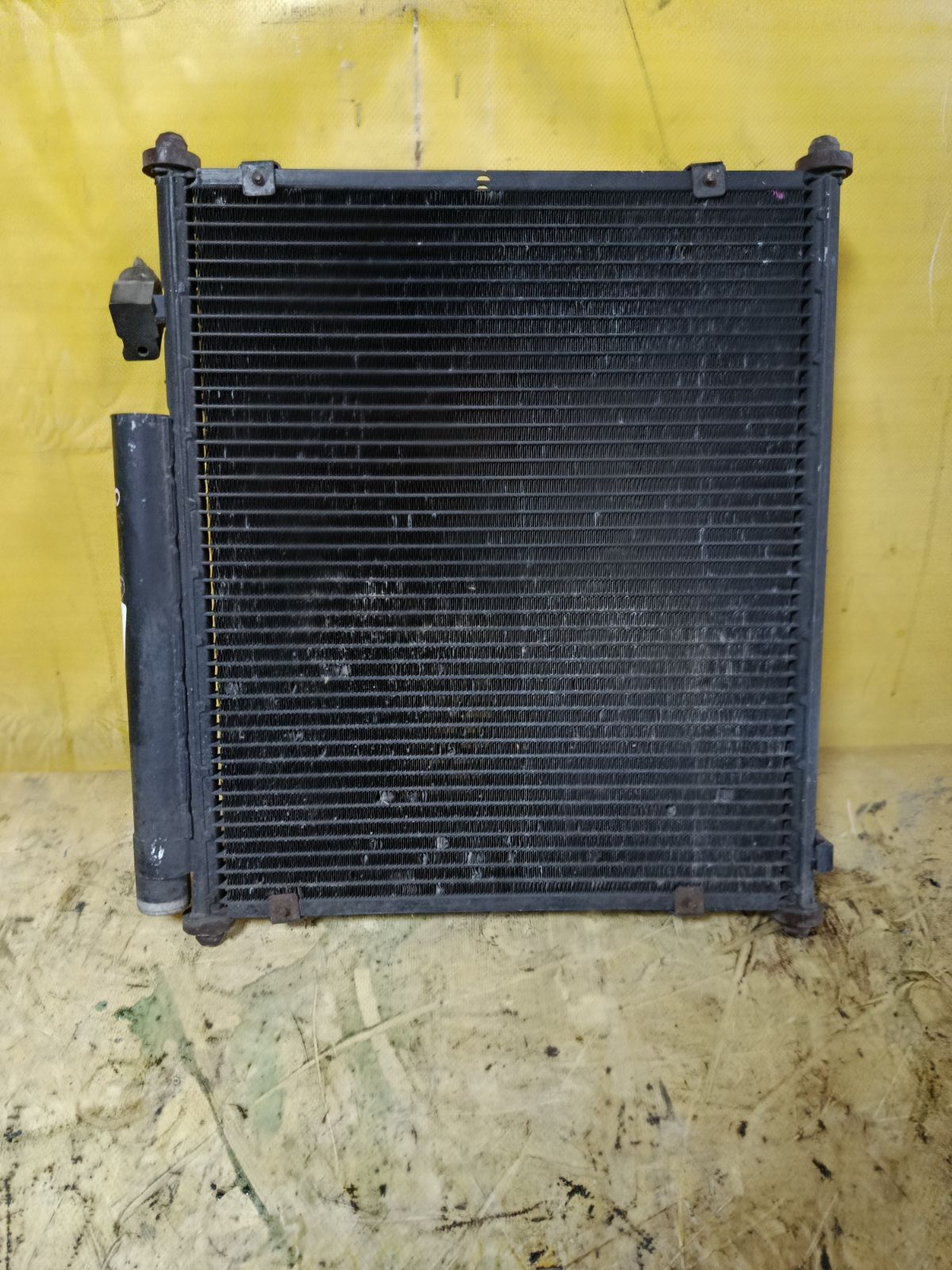 Радиатор кондиционера на Honda Fit GD1 L13A Фото 2