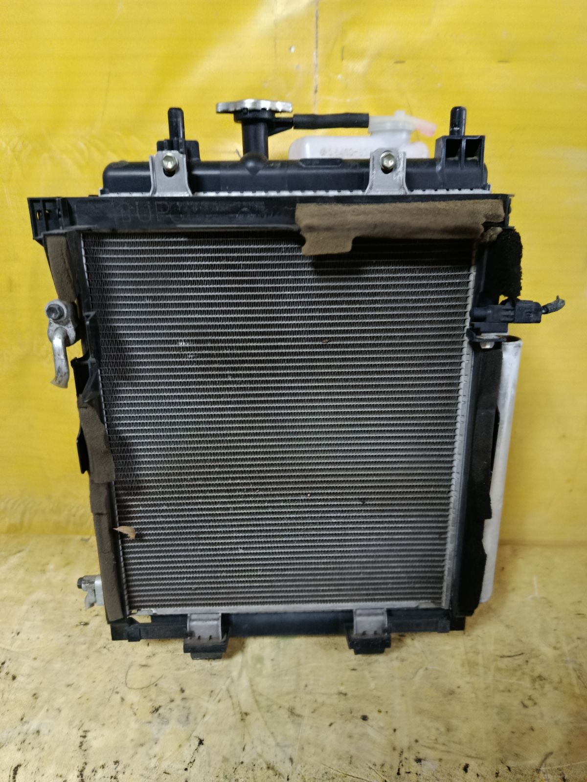 Радиатор ДВС на Daihatsu Cast LA250A Фото 1