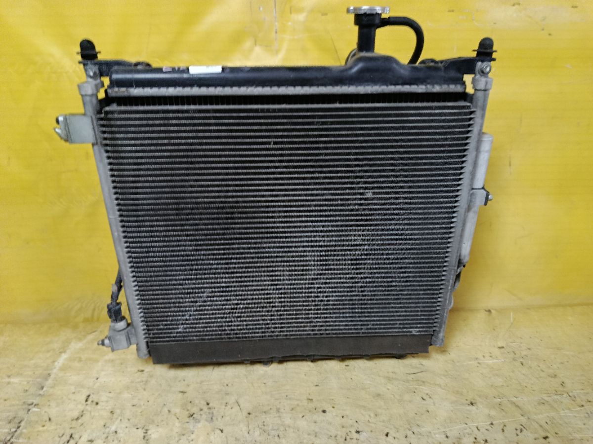 Радиатор ДВС на Nissan Note E12 HR12DDR Фото 1