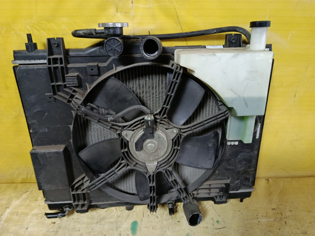 Радиатор ДВС на Nissan Tiida Latio SC11 HR15DE Фото 4