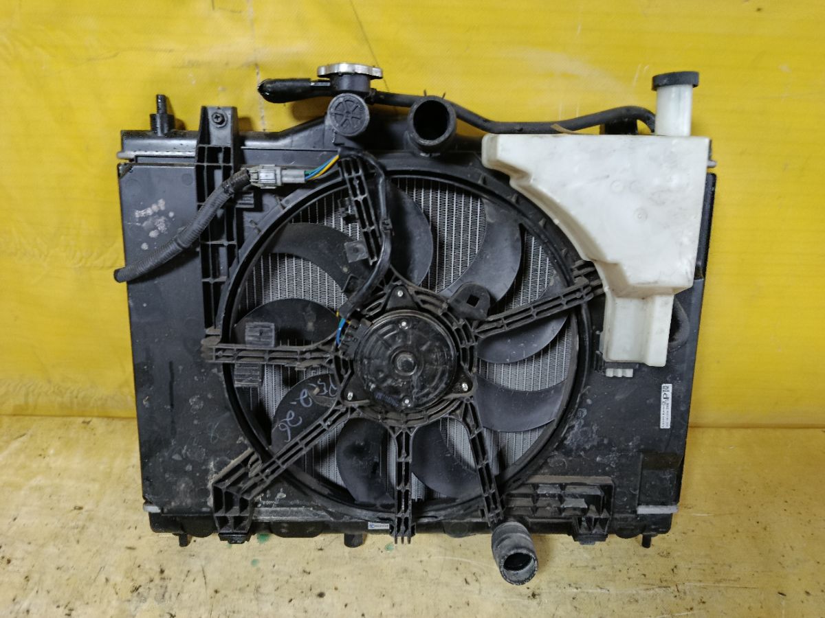 Радиатор ДВС 019M68, 070159N, 107175, 13002338, 214101FD0A, 214101FD5A, 214101JY0A, 21410EE000, 21410EW000, 271308-3, 271308-4, 2713083K, 2713083X, 272338R, 3341-8507, 37556, 58236, 60132338, 68741, 701583, CU13127, DA2803, DAP280003, DCM1878, DN2338, DRM46040, FP 50 A840-X, GD7905, LRC 141EE, N656-69, NIS010, NS0001-G11, NSY121216, PL021939, RC00322, STR0019, STR0119, TD-036-13127-16, WG1723220 на Nissan Cube Z12 HR15DE Фото 3