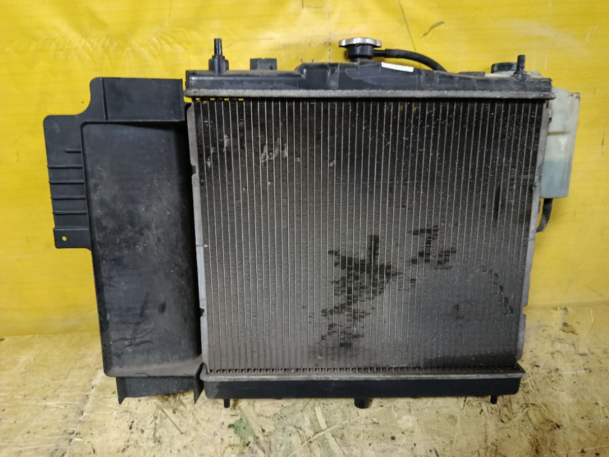 Радиатор ДВС на Nissan Cube YZ11 HR15DE Фото 1