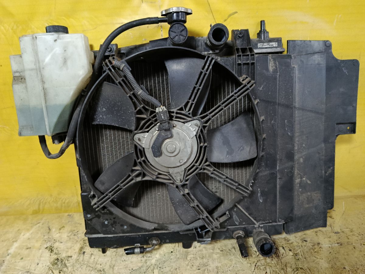 Радиатор ДВС на Nissan Cube YZ11 HR15DE Фото 3