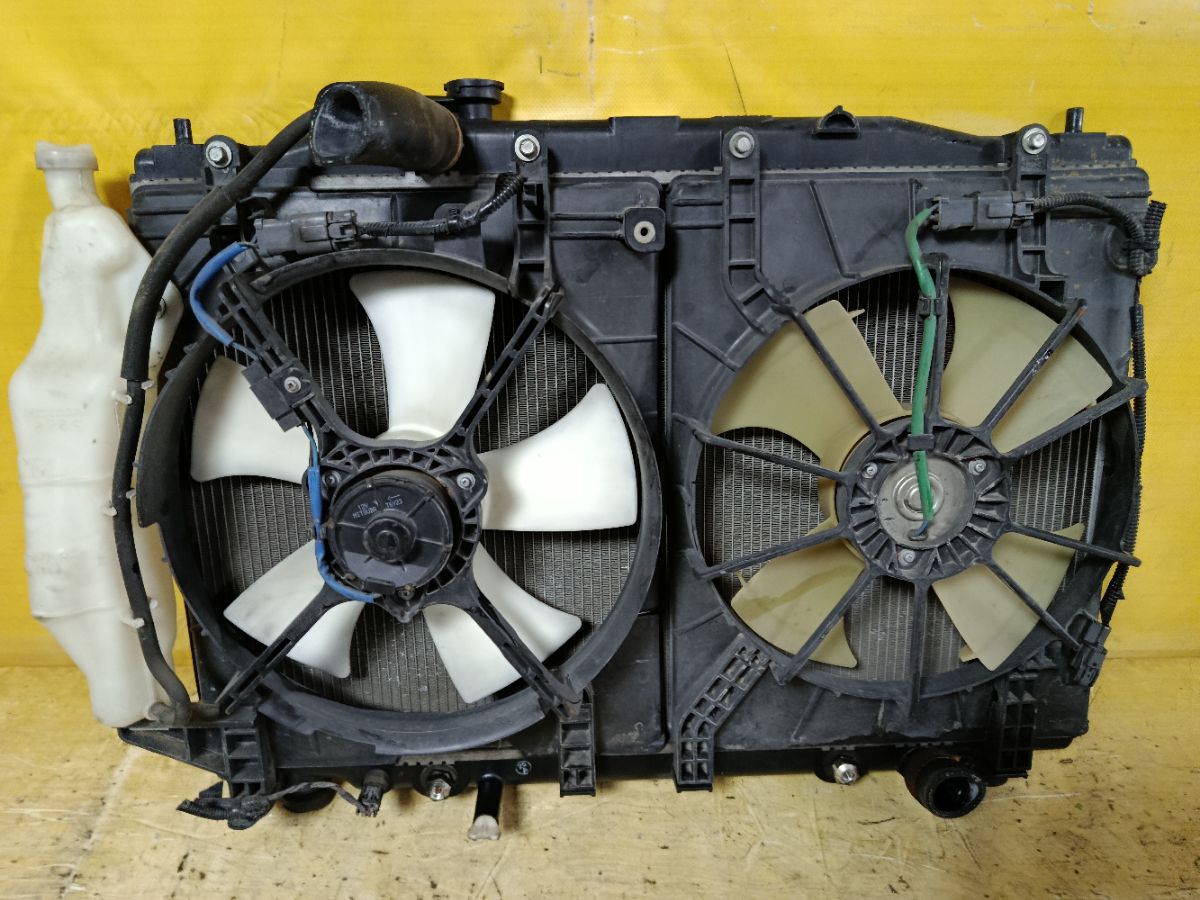 Радиатор ДВС на Honda Edix BE3 K20A Фото 4