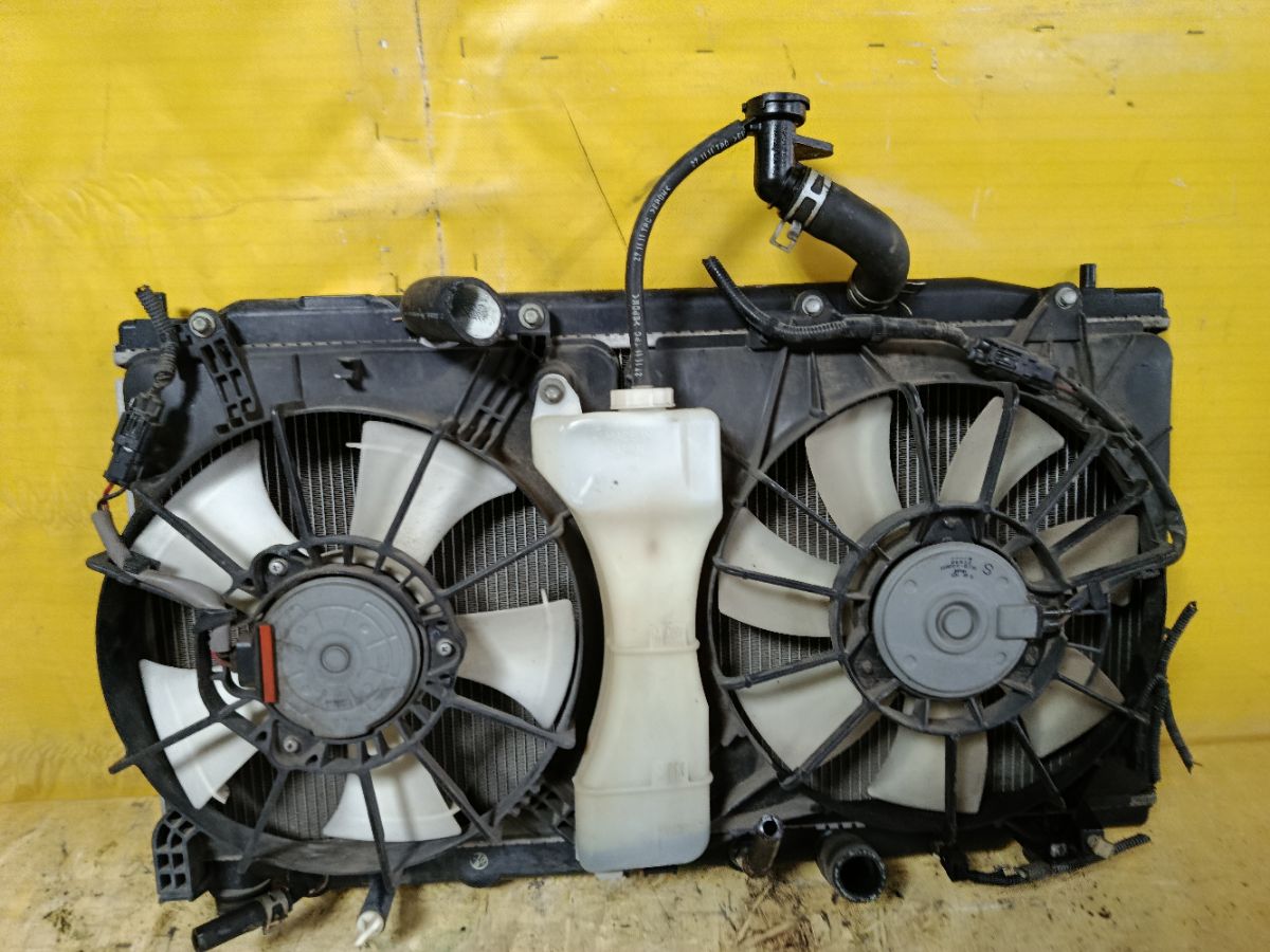 Радиатор ДВС на Honda Freed Hybrid GP3 LEA Фото 4