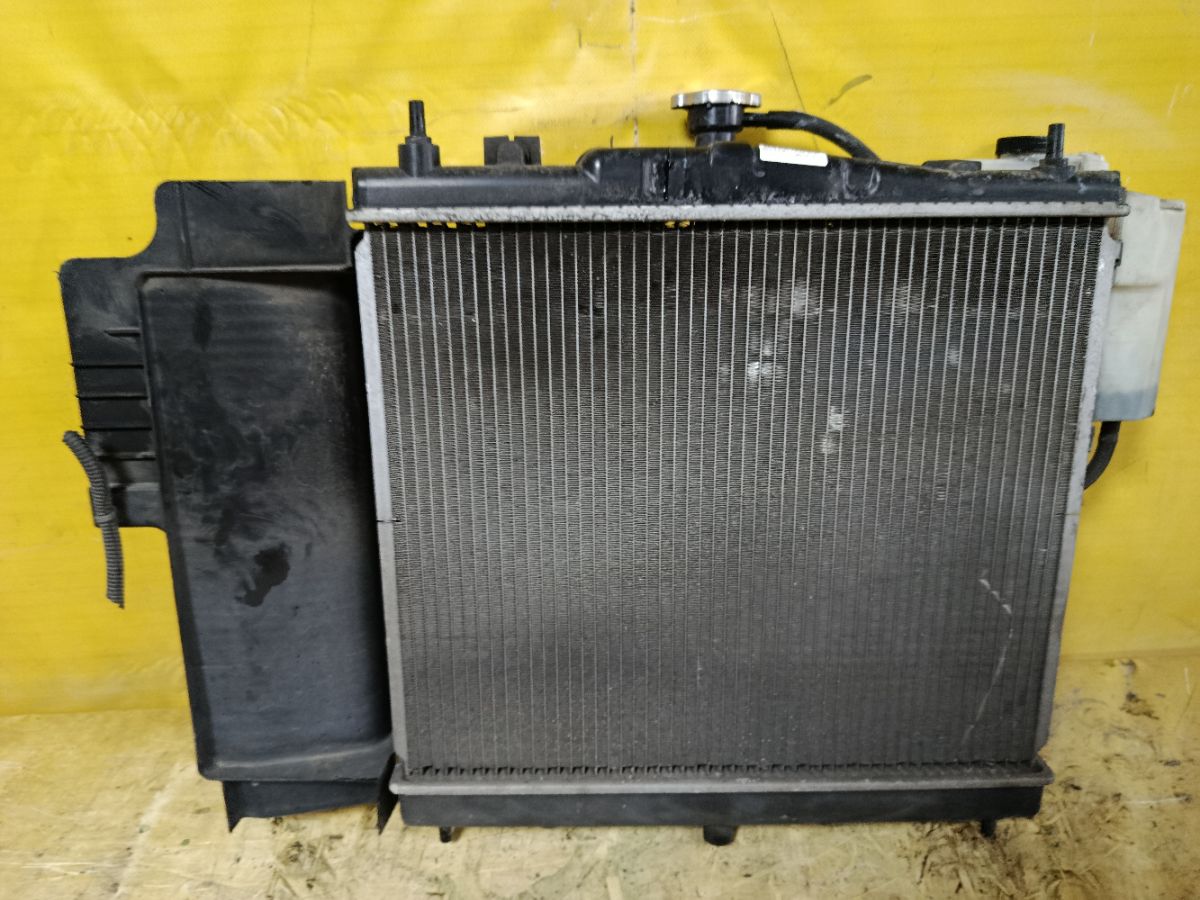 Радиатор ДВС на Nissan Note E11 HR15DE Фото 1