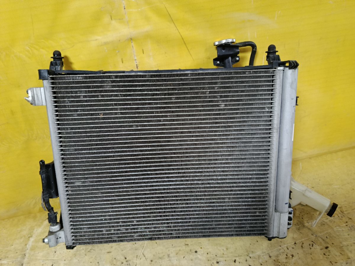 Радиатор ДВС на Nissan Note E12 HR12DDR Фото 1