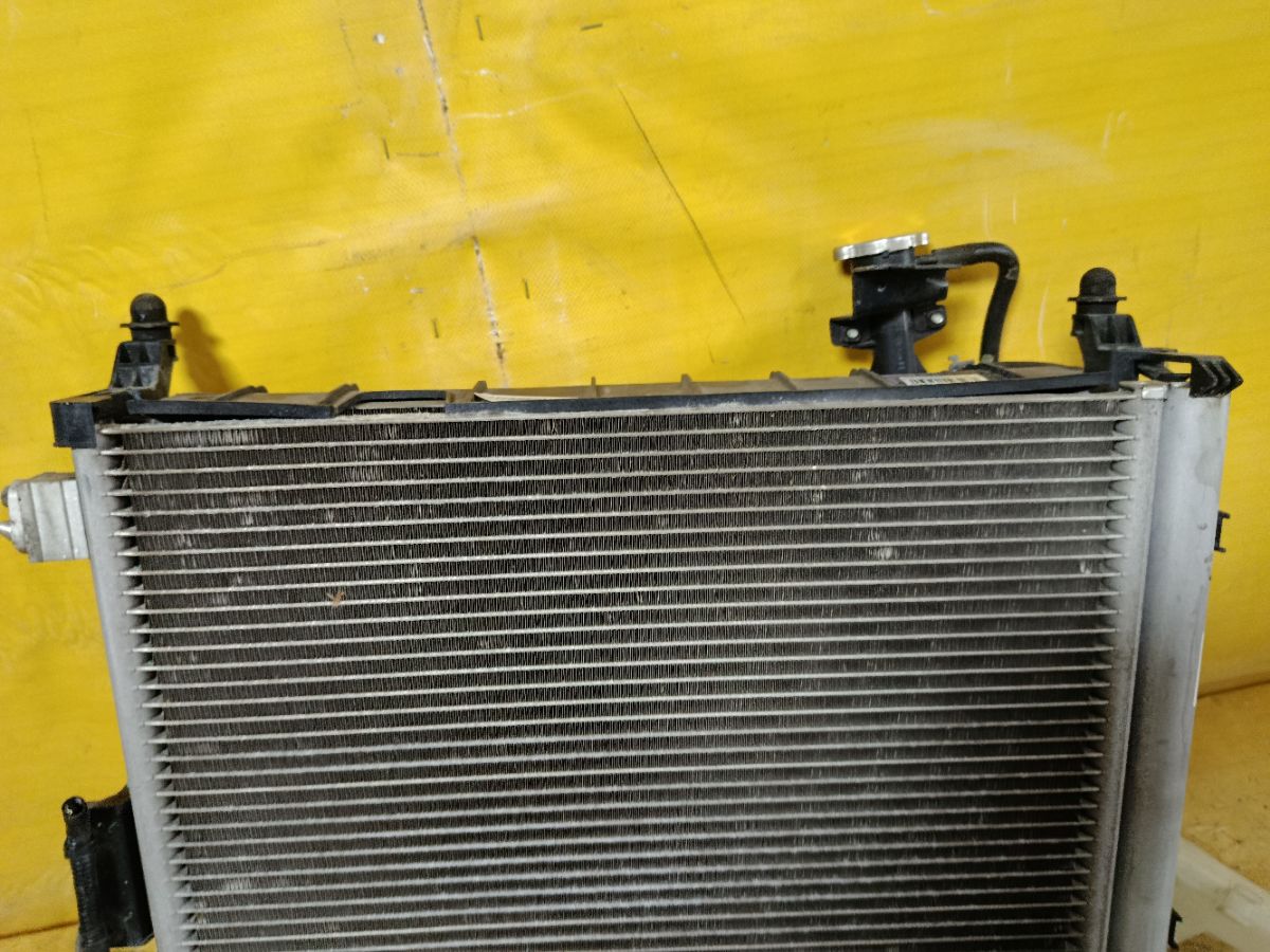 Радиатор ДВС на Nissan Note E12 HR12DDR Фото 3