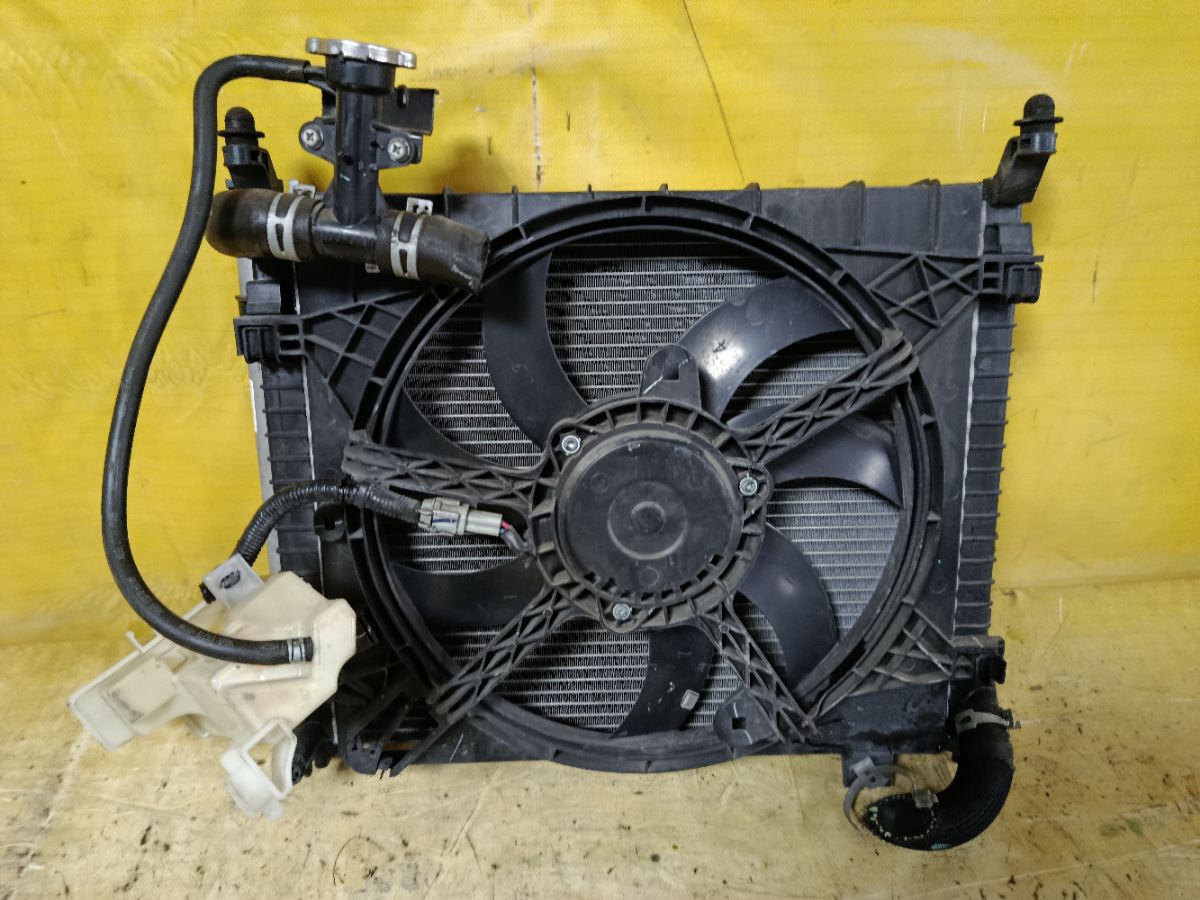 Радиатор ДВС на Nissan Note E12 HR12DDR Фото 4