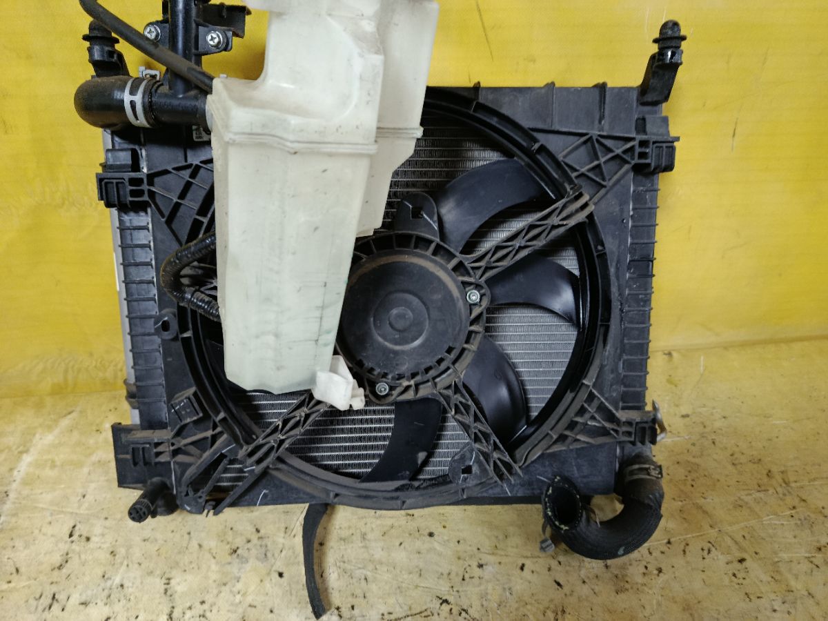 Радиатор ДВС на Nissan Note E12 HR12DDR Фото 4