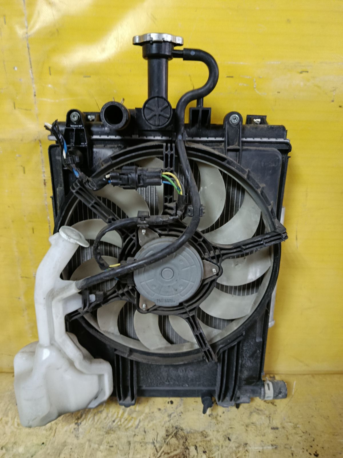 Радиатор ДВС на Mitsubishi Ek Space B11A 3B20 Фото 4