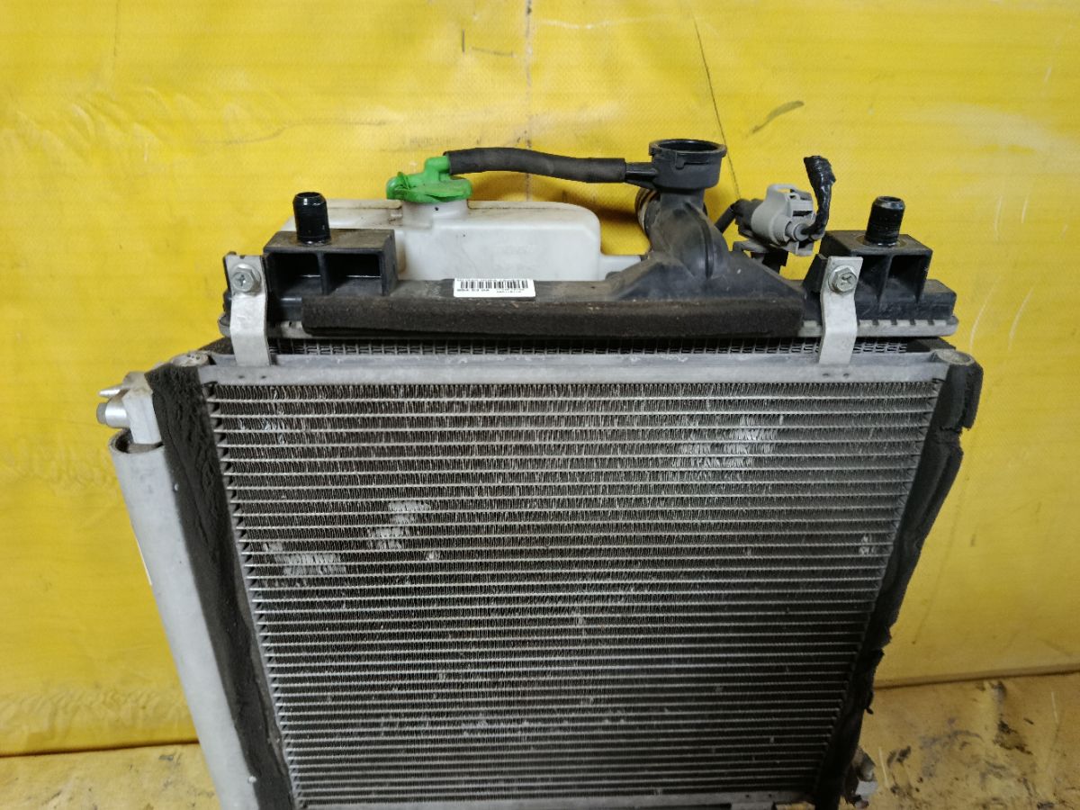 Радиатор ДВС на Suzuki Wagon R MH34S R06A Фото 3