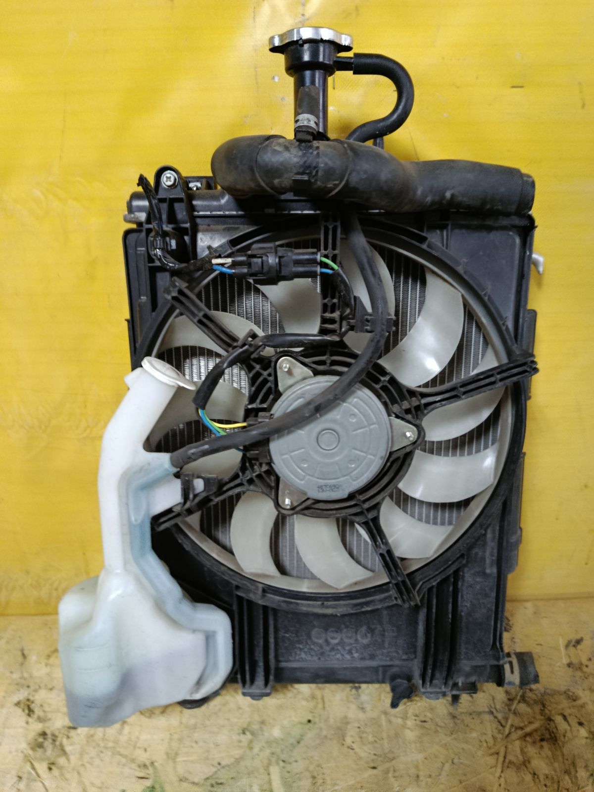 Радиатор ДВС на Mitsubishi Ek Space B11A 3B20 Фото 4