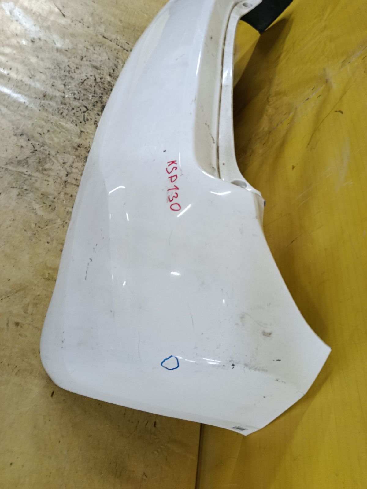 Бампер на Toyota Vitz KSP130 Фото 3