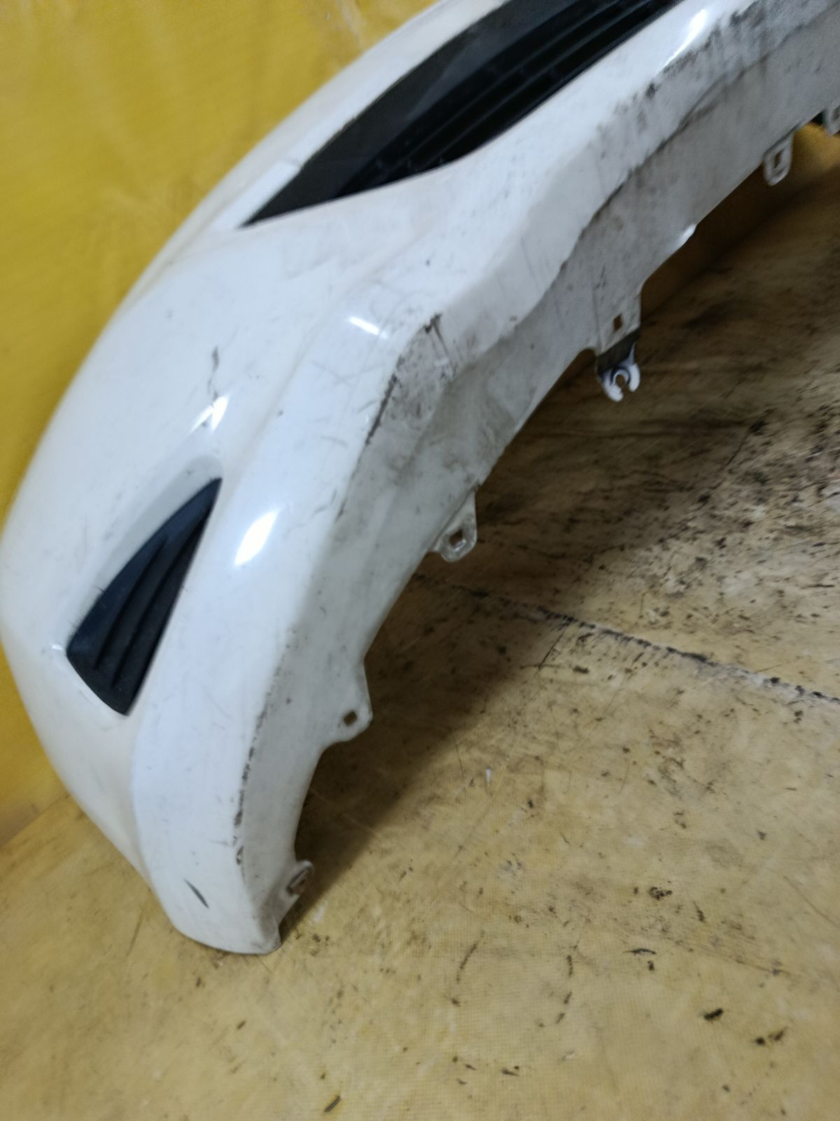 Бампер 52119-52710/30 на Toyota Vitz KSP130 Фото 6