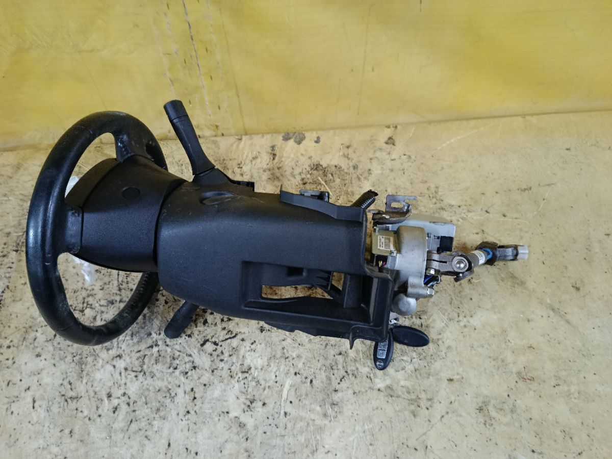 Рулевая колонка на Nissan Leaf AZE0 Фото 1