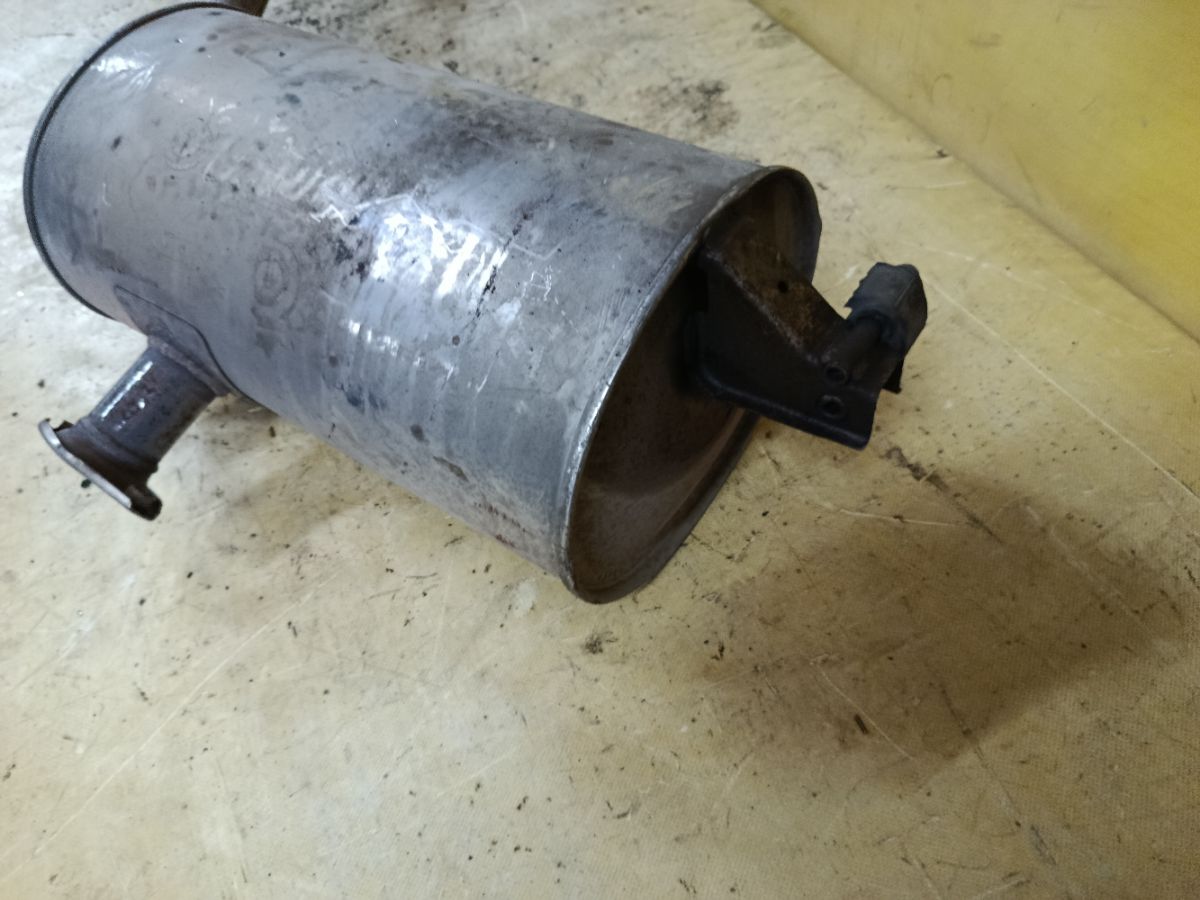Глушитель на Toyota Voxy ZRR70G 3ZR-FAE Фото 3