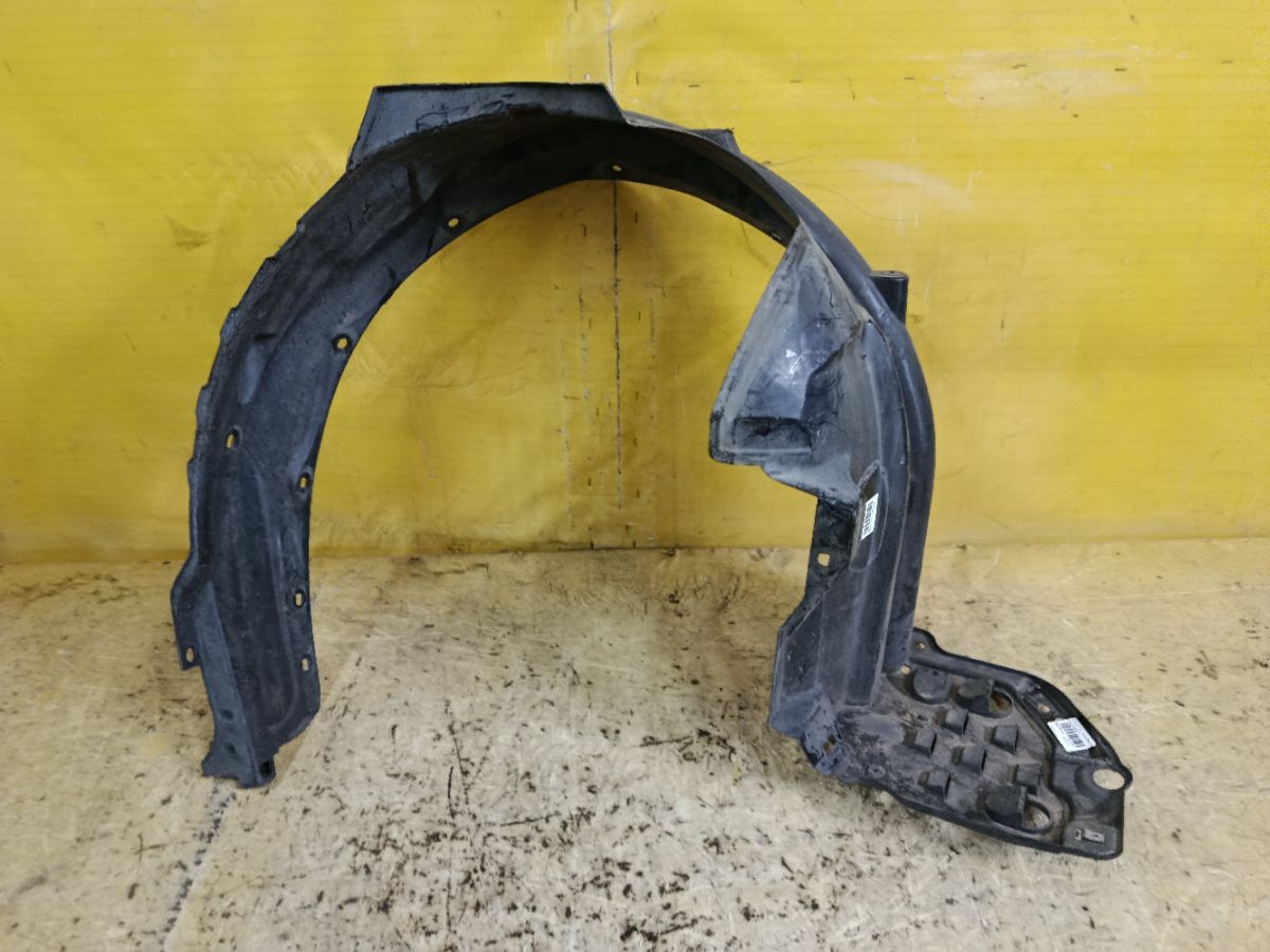 Подкрылок на Honda Stream RN6 R18A Фото 1