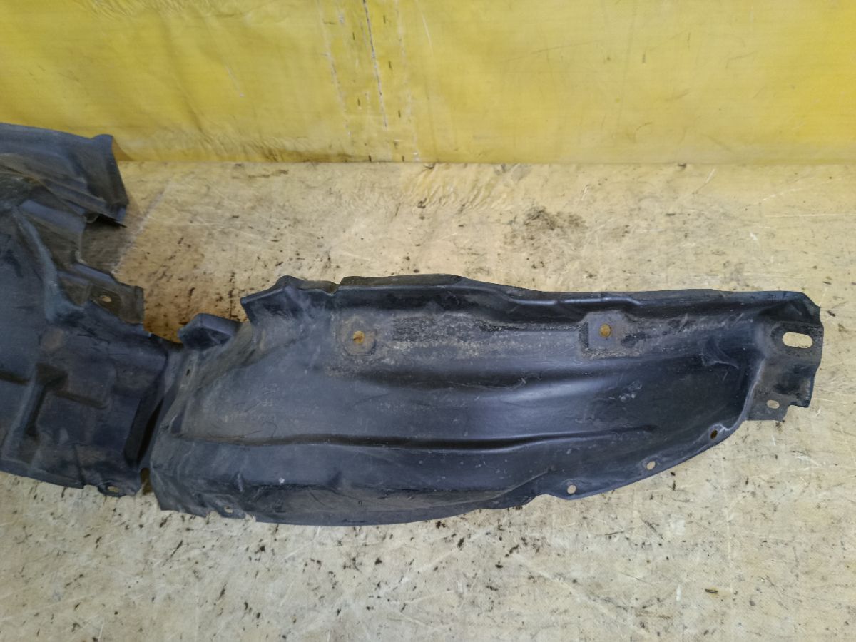 Подкрылок 63843-3VA0A на Nissan Note E12 HR12DDR Фото 3