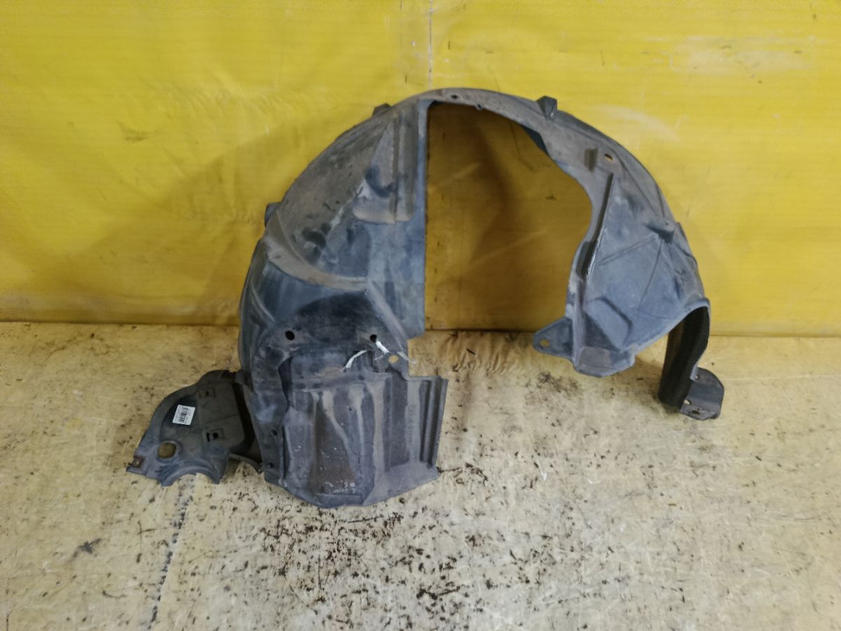 Подкрылок 63840-1GK8A на Nissan Serena CC25 MR20DE Фото 1