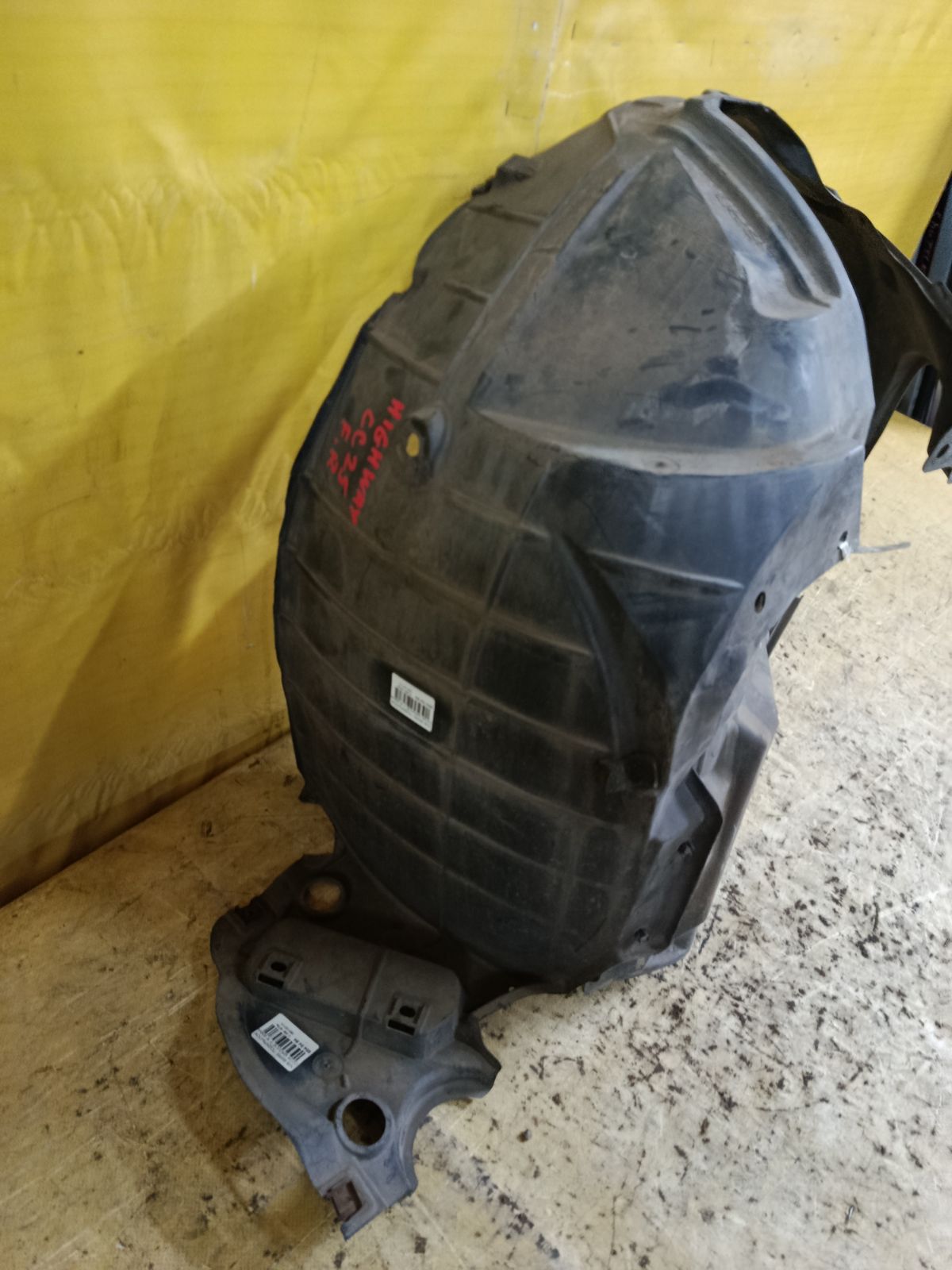 Подкрылок 63840-1GK8A на Nissan Serena CC25 MR20DE Фото 2