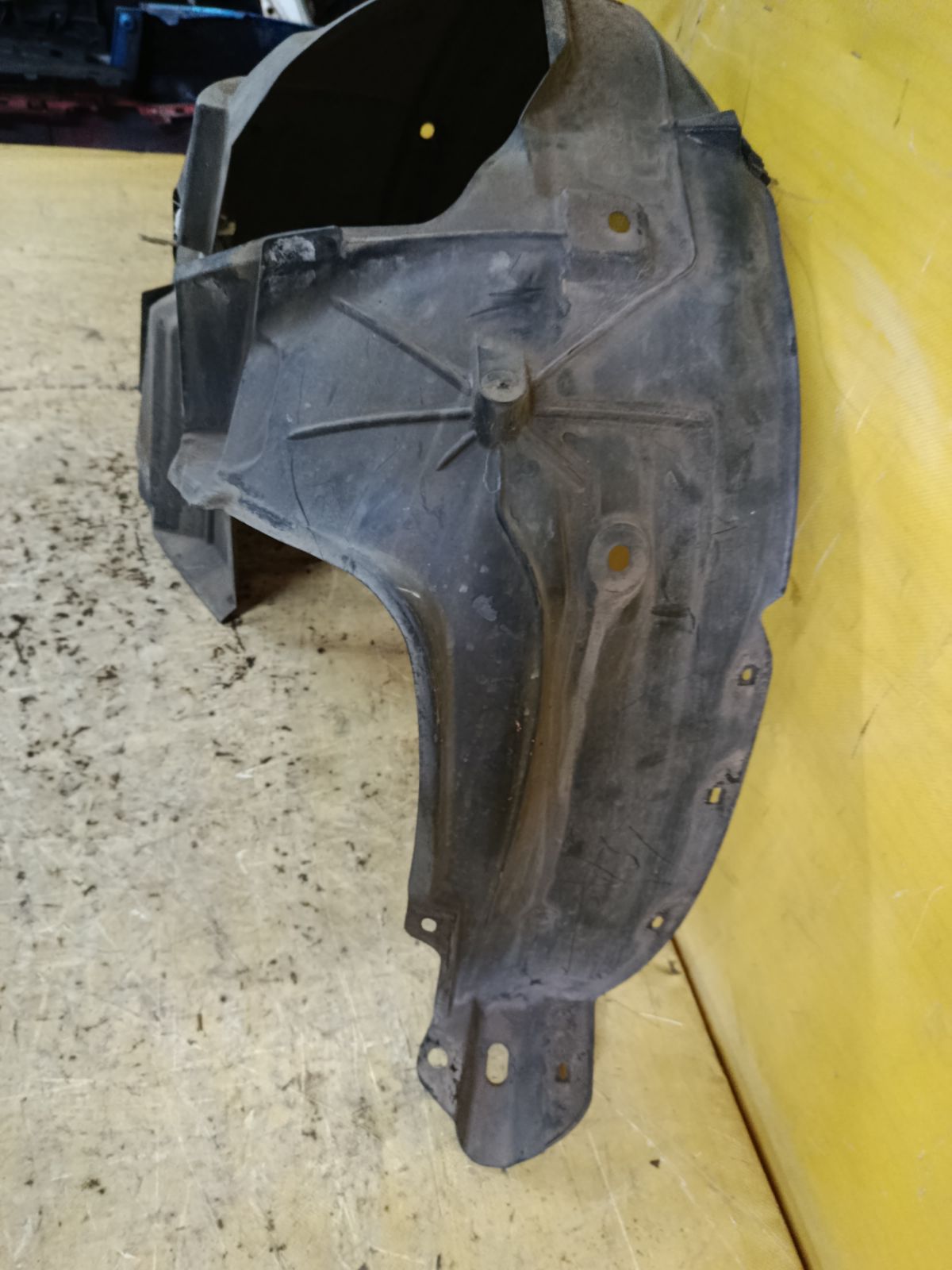 Подкрылок 63840-1GK8A на Nissan Serena CC25 MR20DE Фото 3