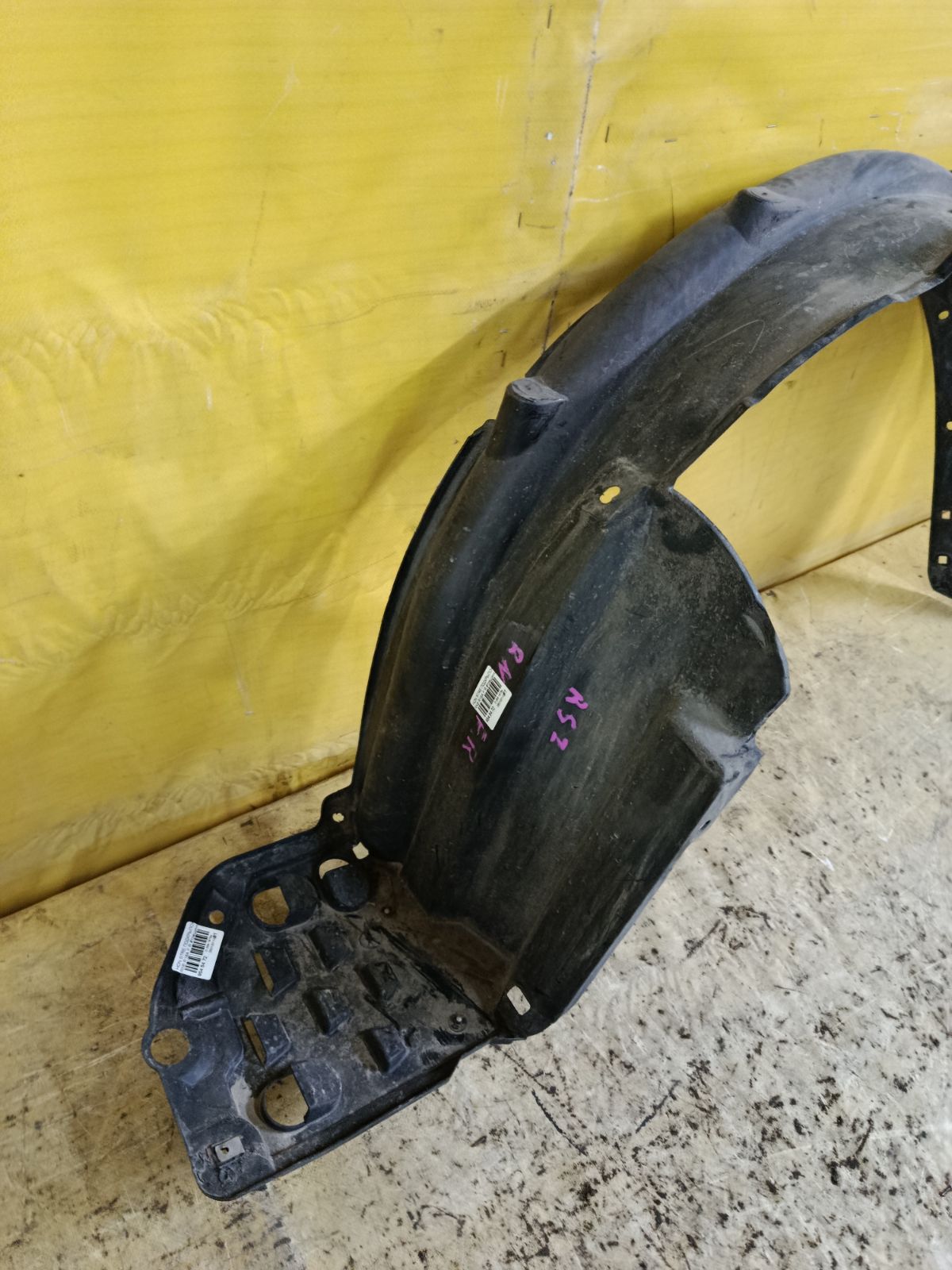 Подкрылок на Honda Stream RN6 R18A Фото 2