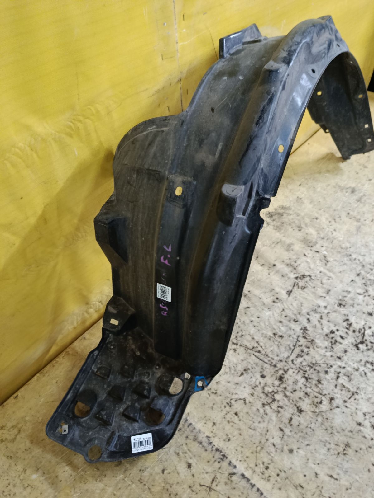 Подкрылок на Honda Stream RN6 R18A Фото 2