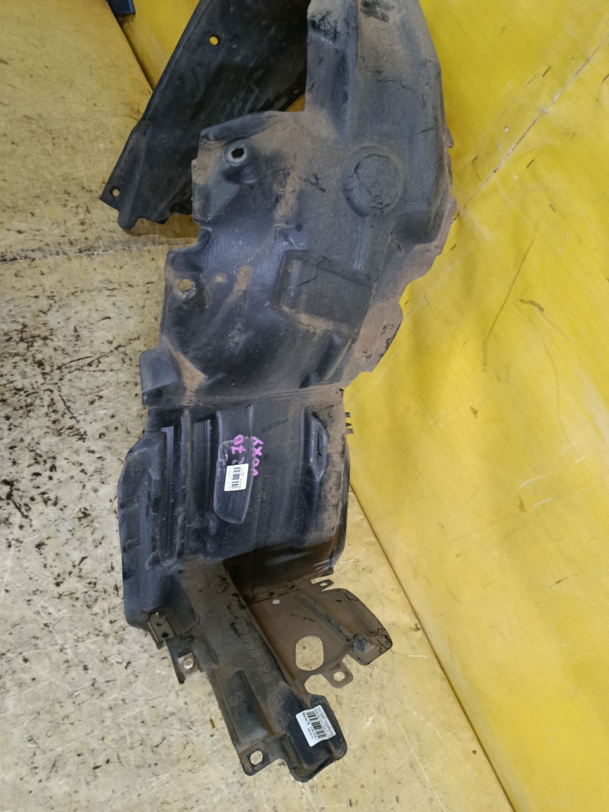 Подкрылок 53876-28251 на Toyota Voxy ZRR70G 3ZR-FAE Фото 2