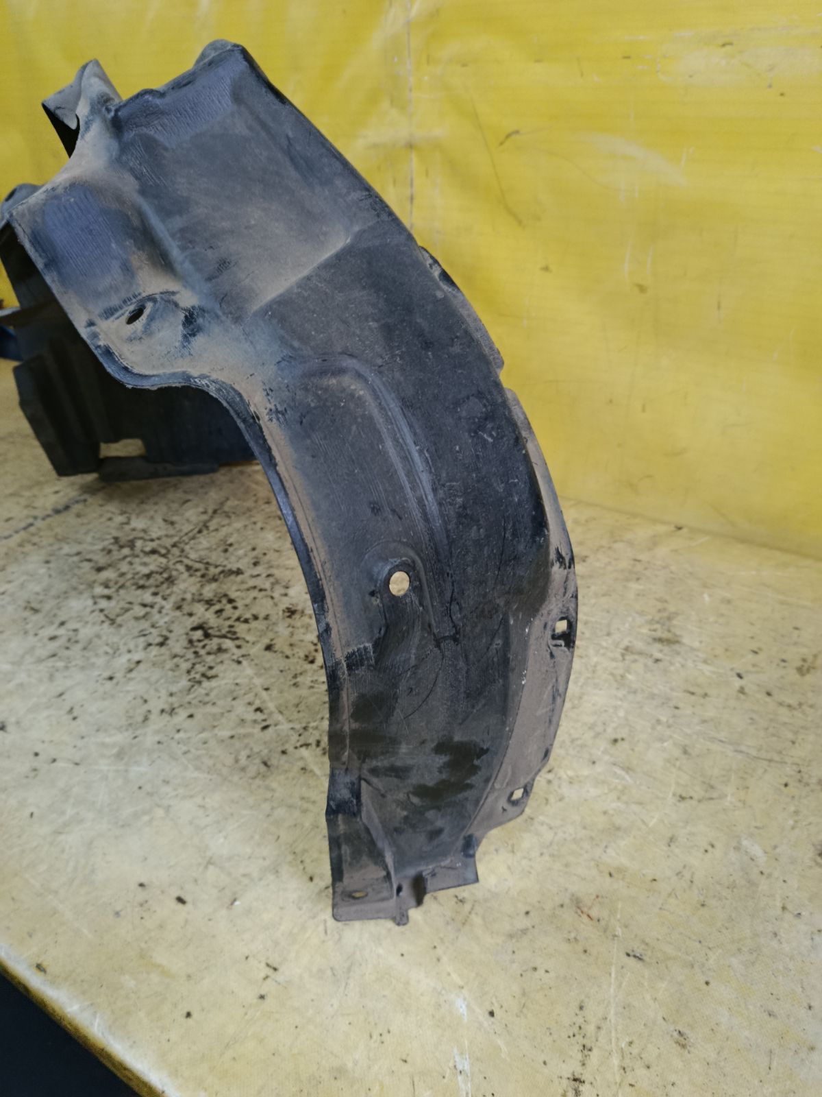 Подкрылок 53875-28201 на Toyota Voxy ZRR70G 3ZR-FAE Фото 3