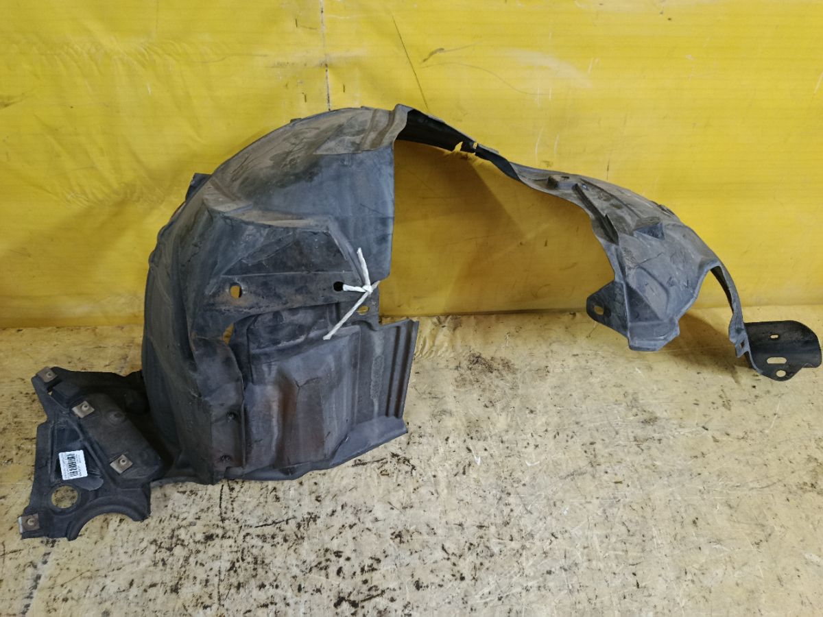 Подкрылок 63840-1VF0A на Nissan Serena FC26 MR20DD Фото 1