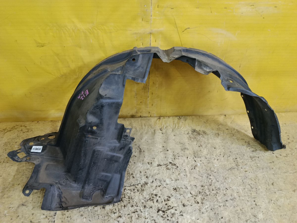 Подкрылок 63842-3VA0A на Nissan Note E12 HR12DDR Фото 1