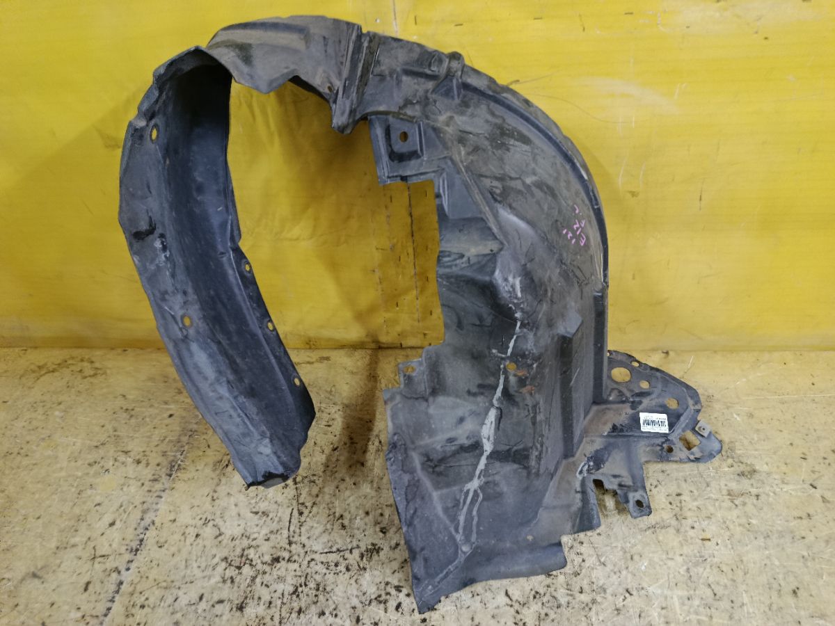 Подкрылок 63843-3VA0A на Nissan Note E12 HR12DDR Фото 1