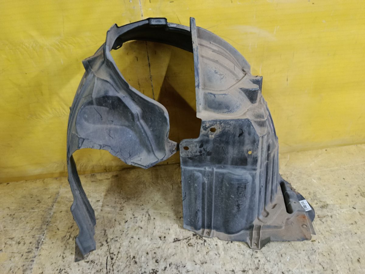 Подкрылок 63843-4V10A на Nissan Cube YZ11 HR15DE Фото 1