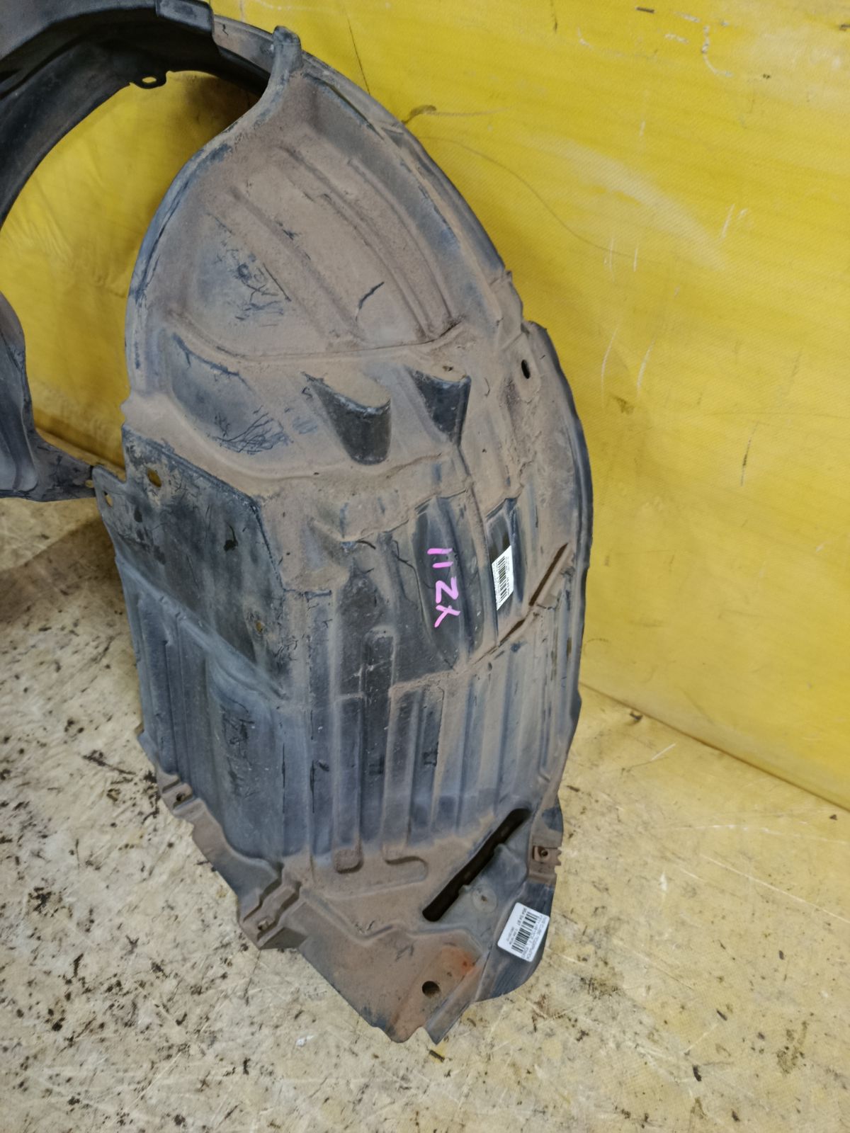 Подкрылок 63843-4V10A на Nissan Cube YZ11 HR15DE Фото 2