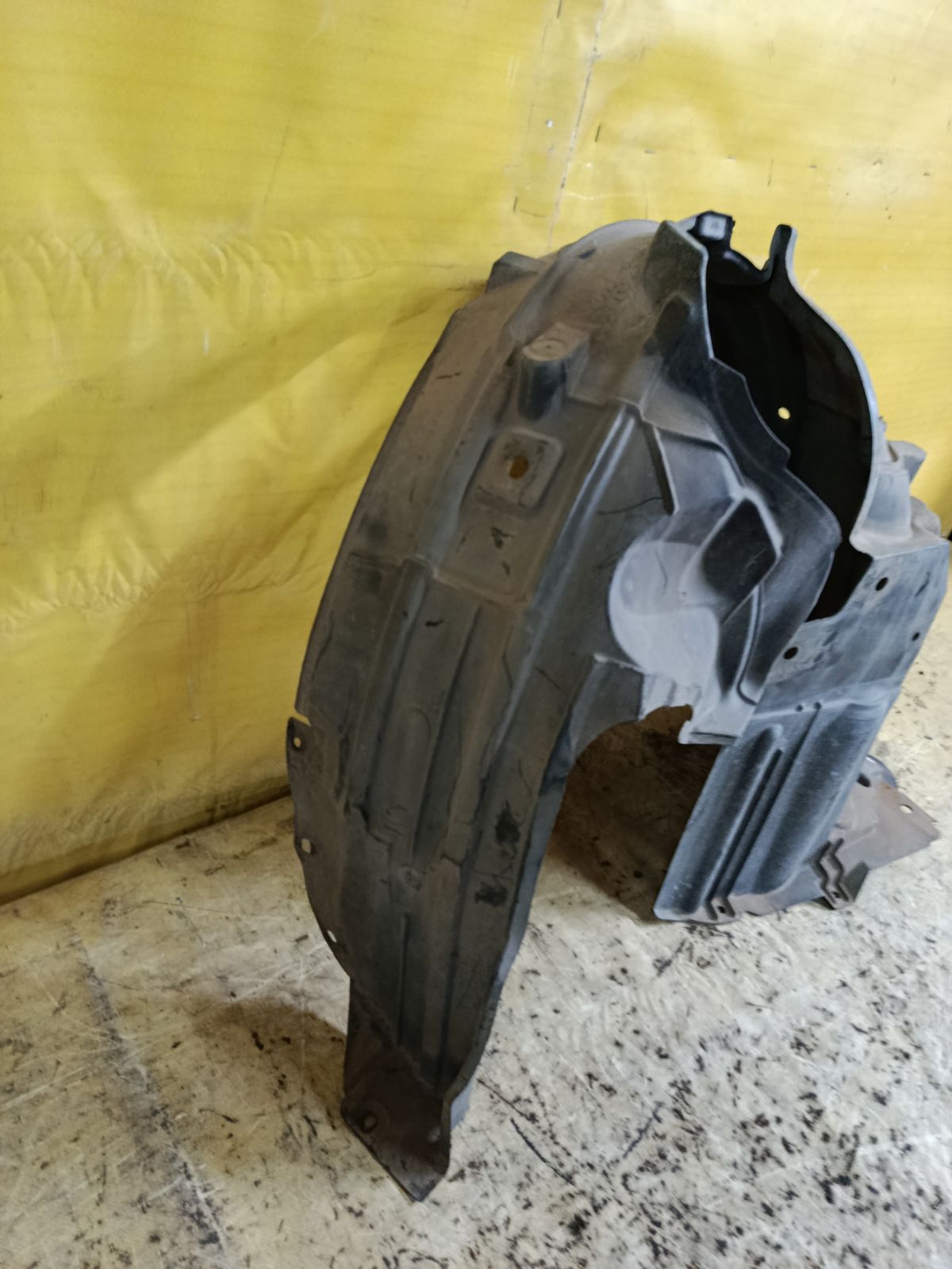 Подкрылок 63843-4V10A на Nissan Cube YZ11 HR15DE Фото 3