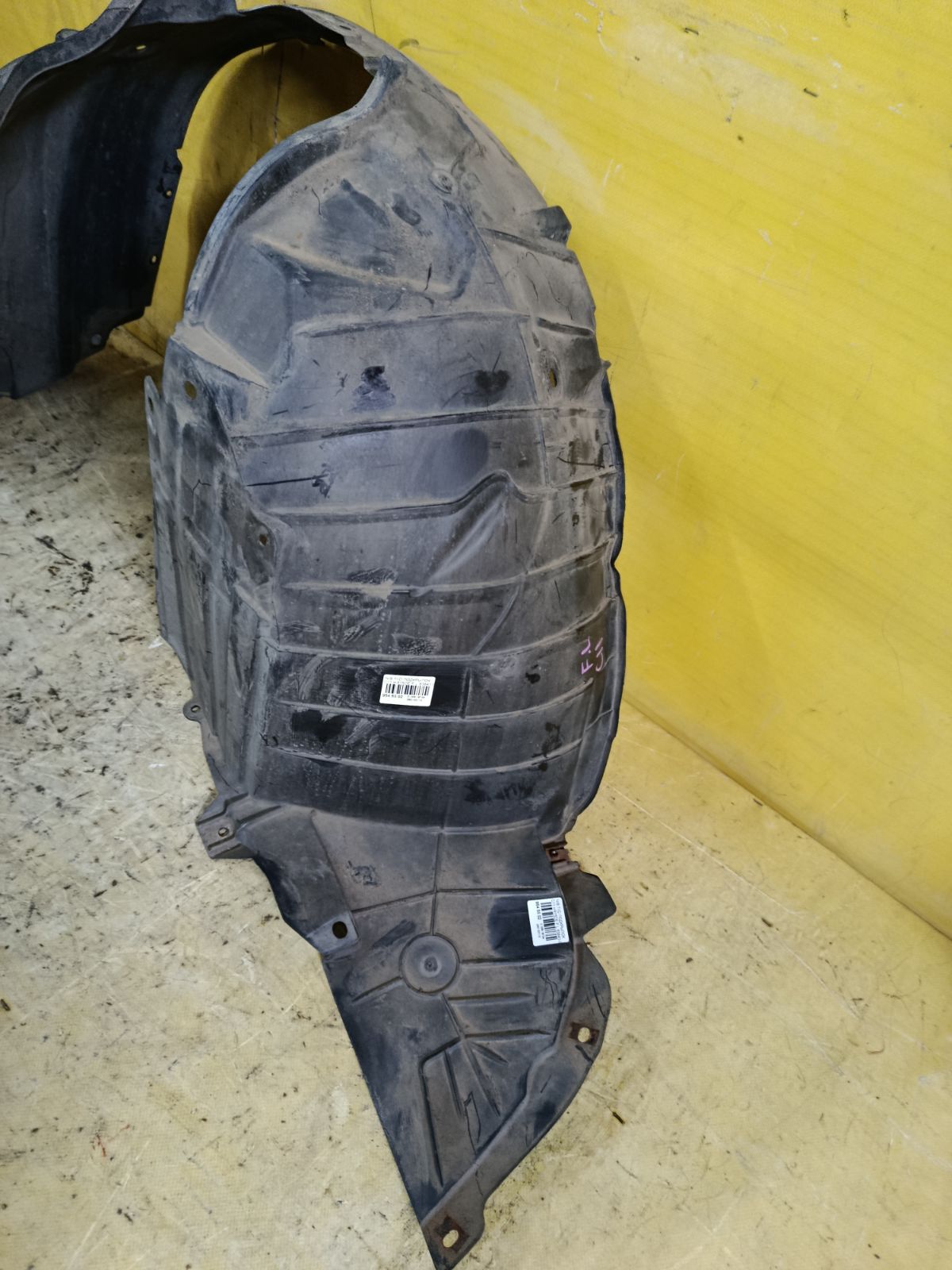 Подкрылок 63843-ED05D на Nissan Tiida C11 HR15DE Фото 2