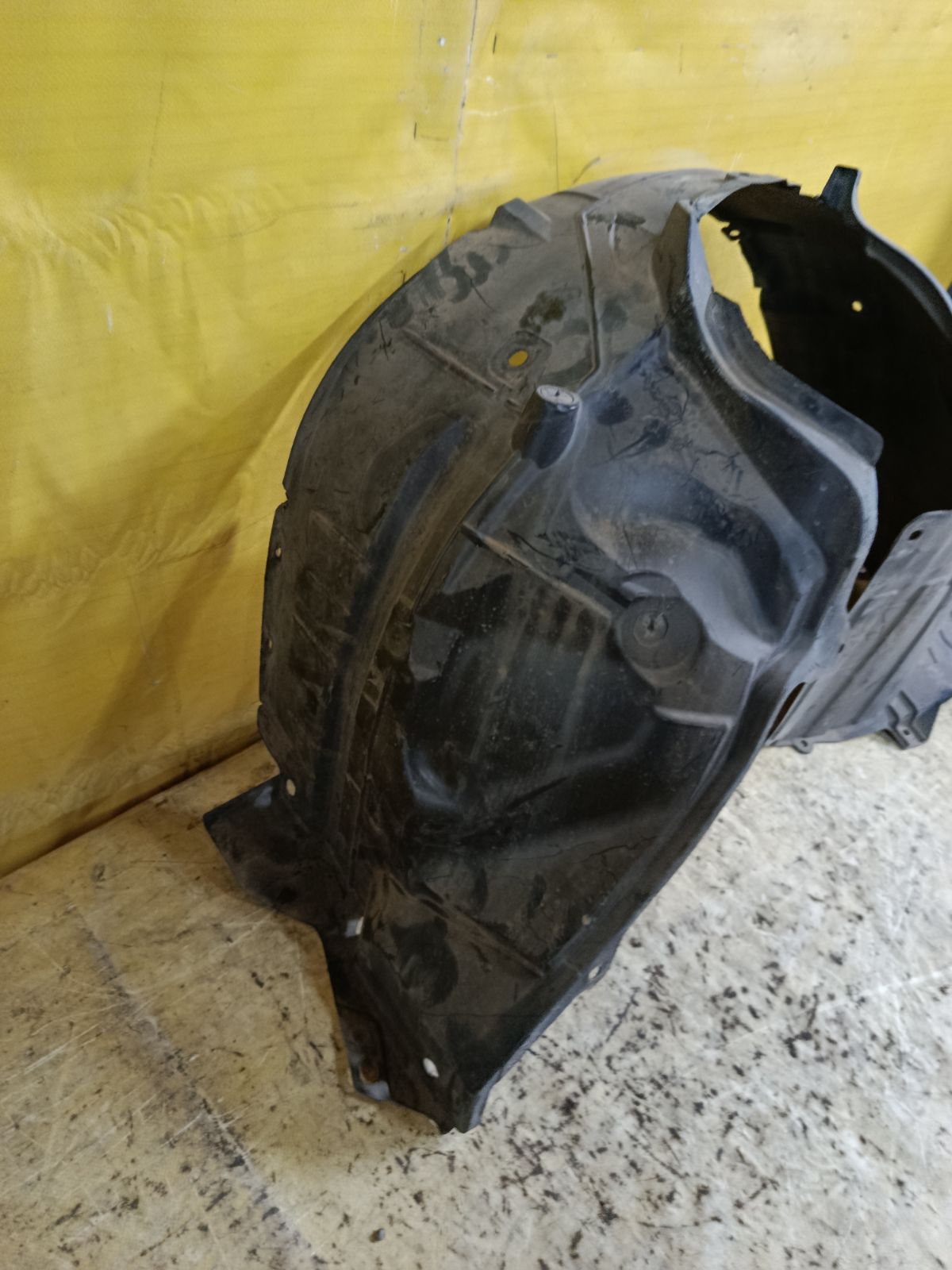 Подкрылок 63843-ED05D на Nissan Tiida C11 HR15DE Фото 3