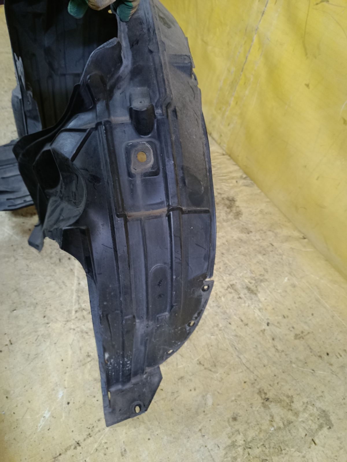 Подкрылок 63842-CT00A на Nissan March AK12 CR12DE Фото 3