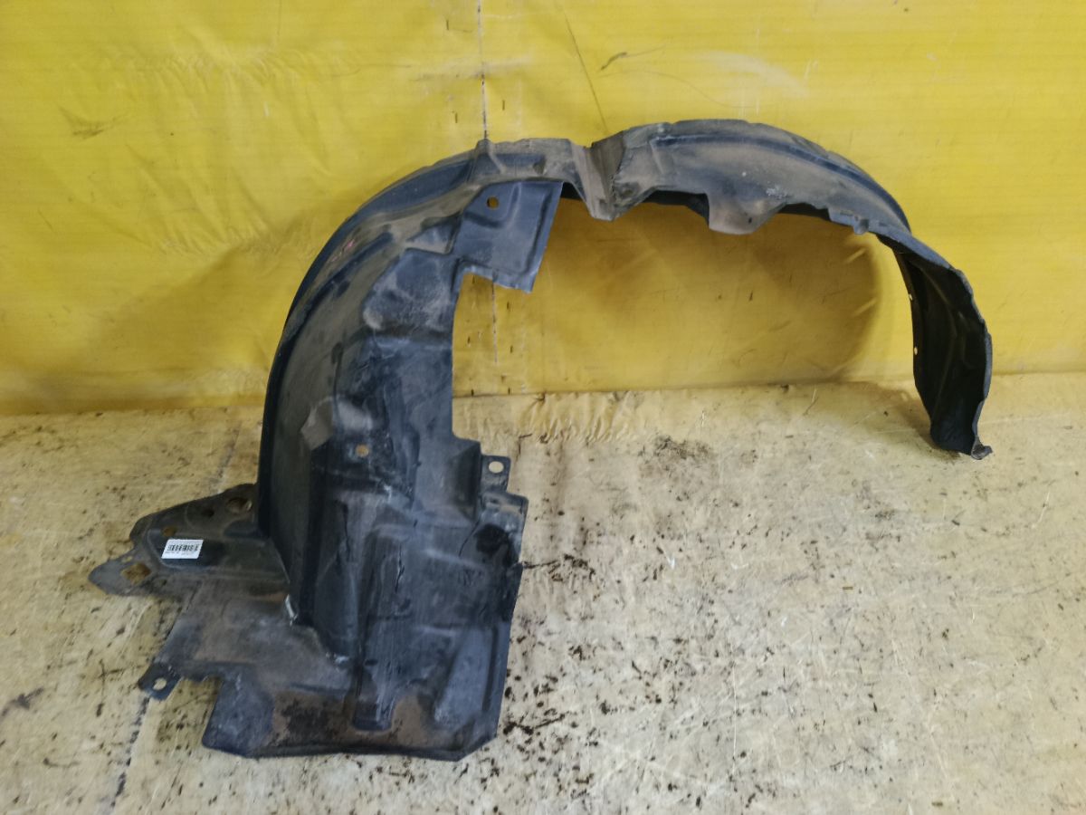 Подкрылок 63842-3VA0A на Nissan Note E12 HR12DDR Фото 1